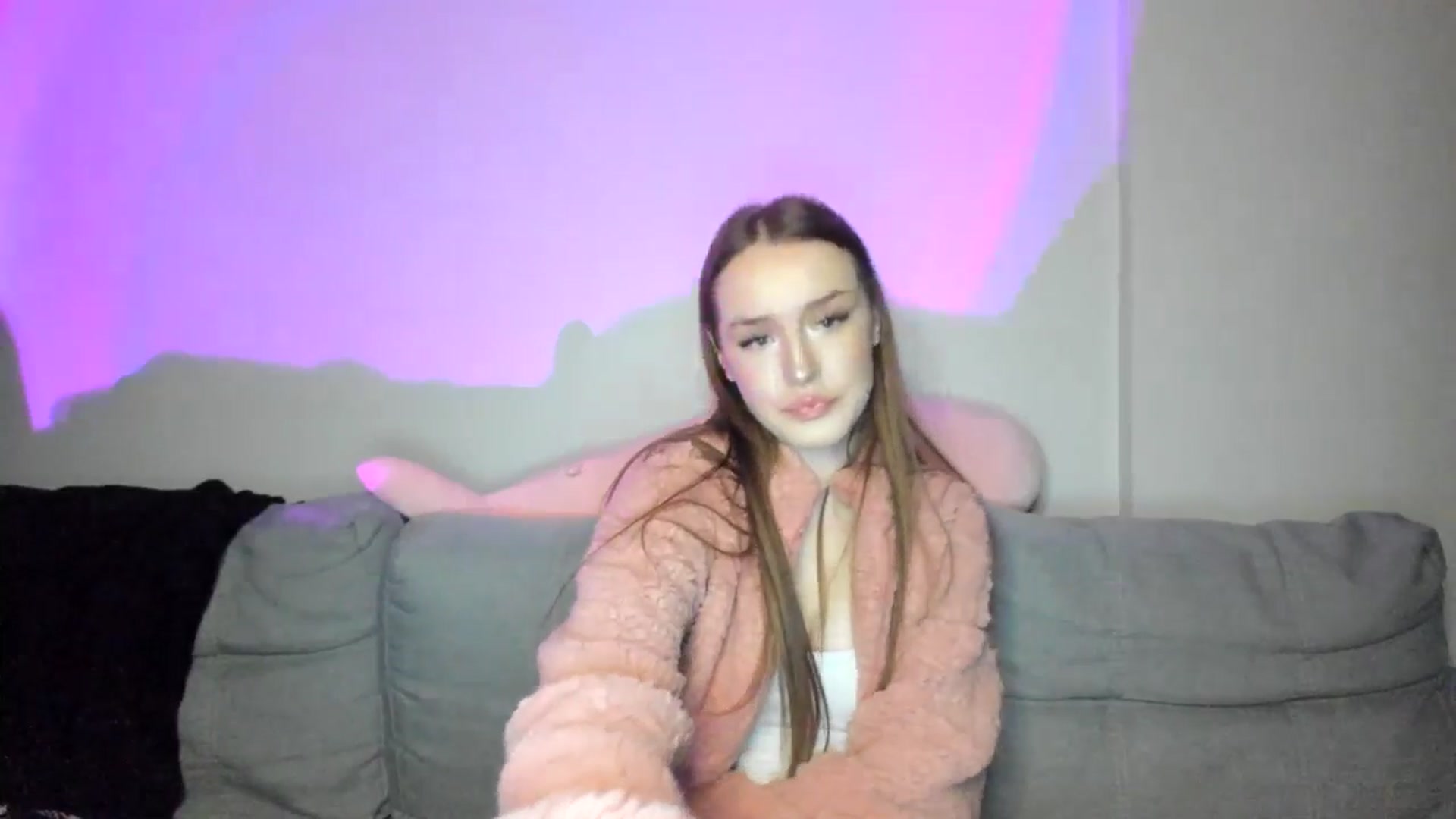 Gallery image thumbnail from IsabellRrose's myfreecams stream on, 01/09/2025, 18:33 image 16 of 20