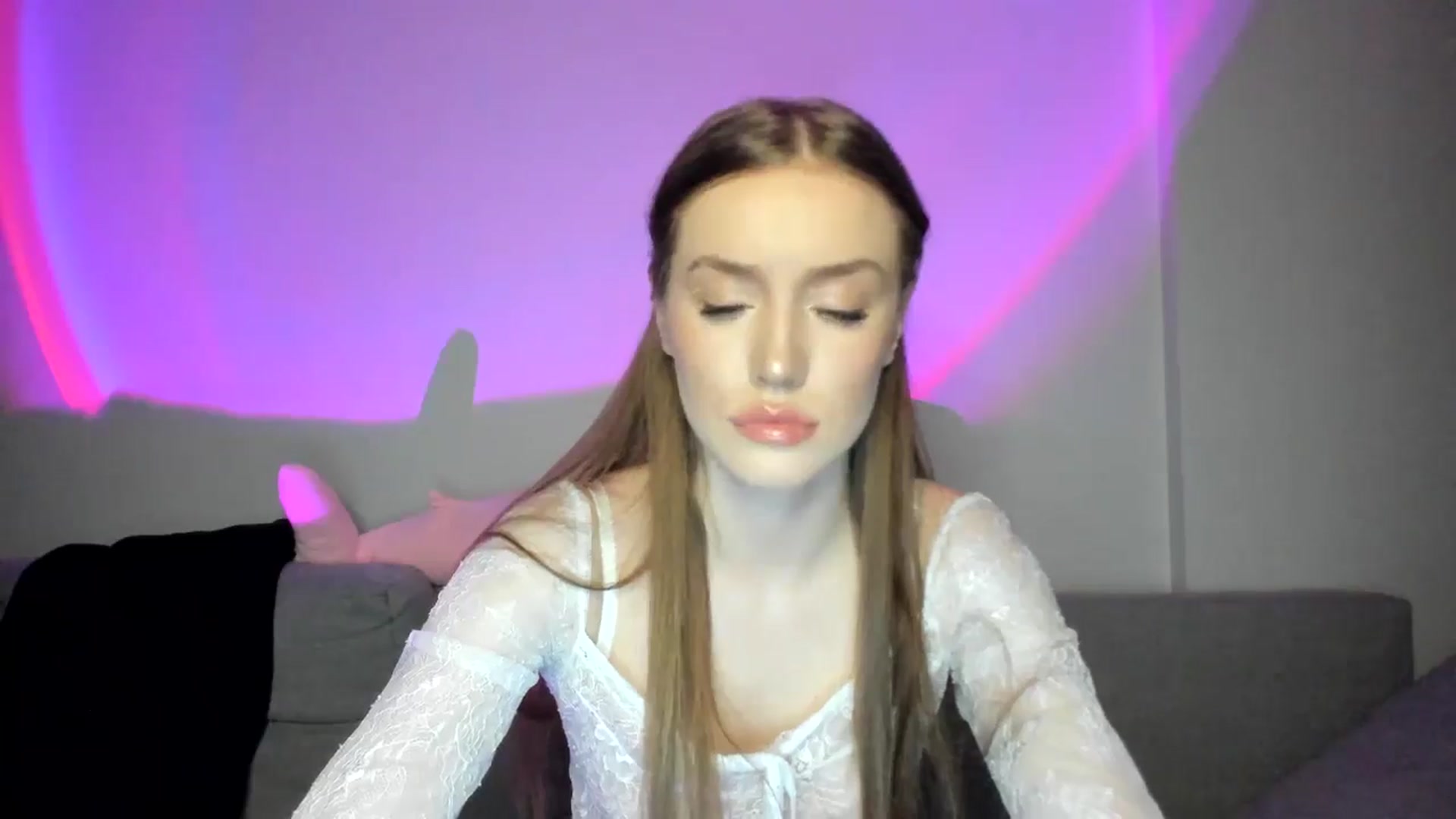 Gallery image thumbnail from IsabellRrose's myfreecams stream on, 01/12/2025, 17:30 image 8 of 20