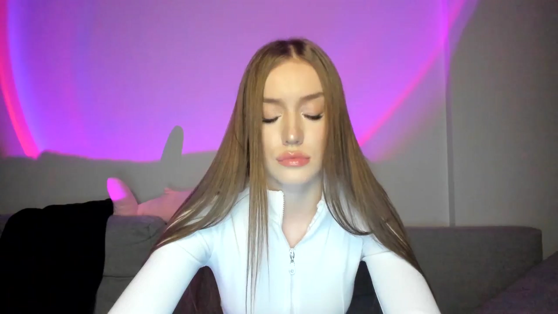 Gallery image thumbnail from IsabellRrose's myfreecams stream on, 01/12/2025, 17:53 image 2 of 20