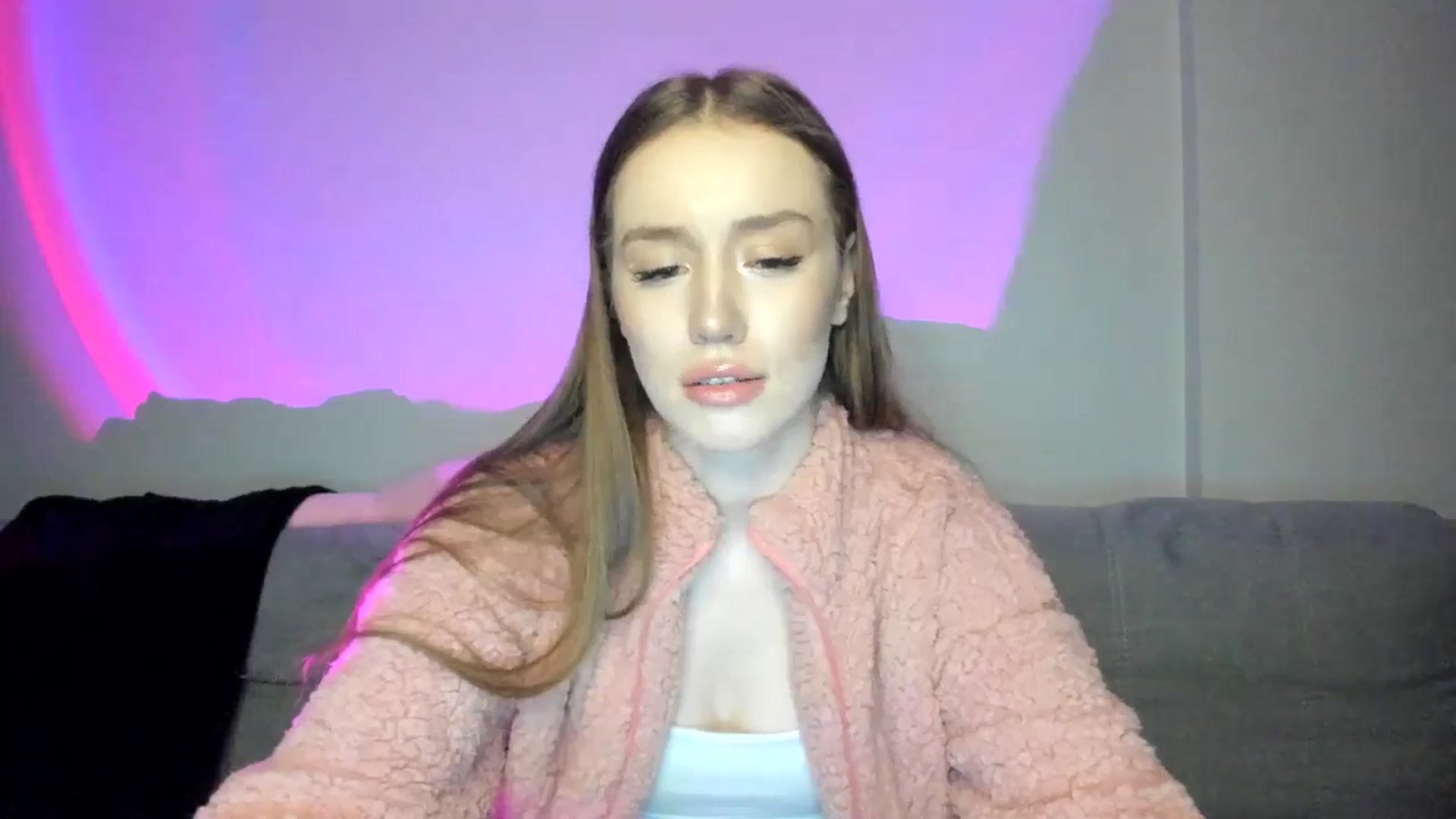 Gallery image thumbnail from IsabellRrose's myfreecams stream on, 01/13/2025, 18:12 image 14 of 20
