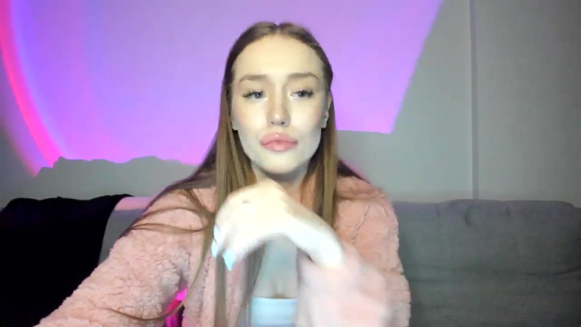 Gallery image thumbnail from IsabellRrose's myfreecams stream on, 01/13/2025, 18:47 image 14 of 20