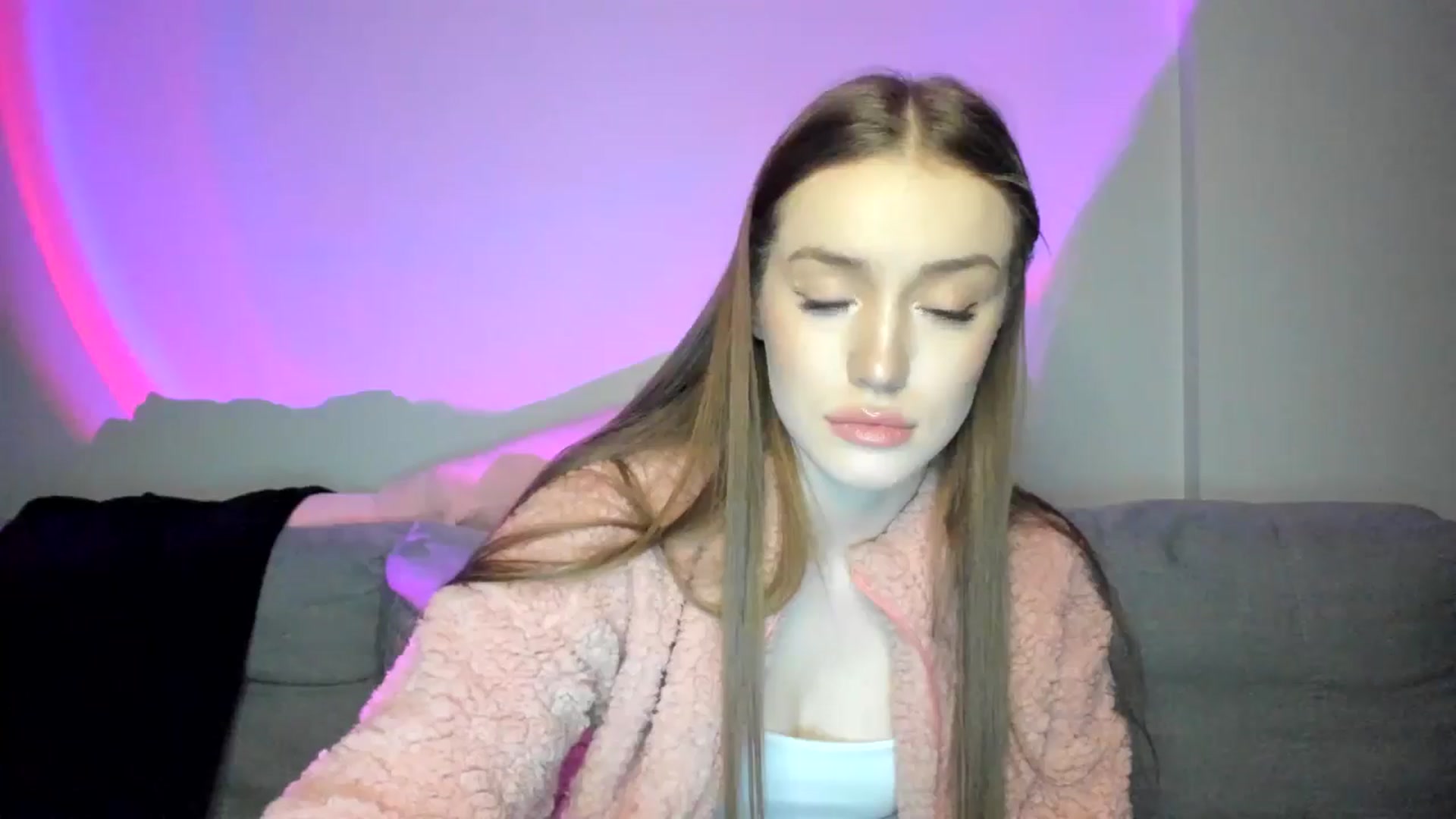 Gallery image thumbnail from IsabellRrose's myfreecams stream on, 01/13/2025, 18:47 image 9 of 20