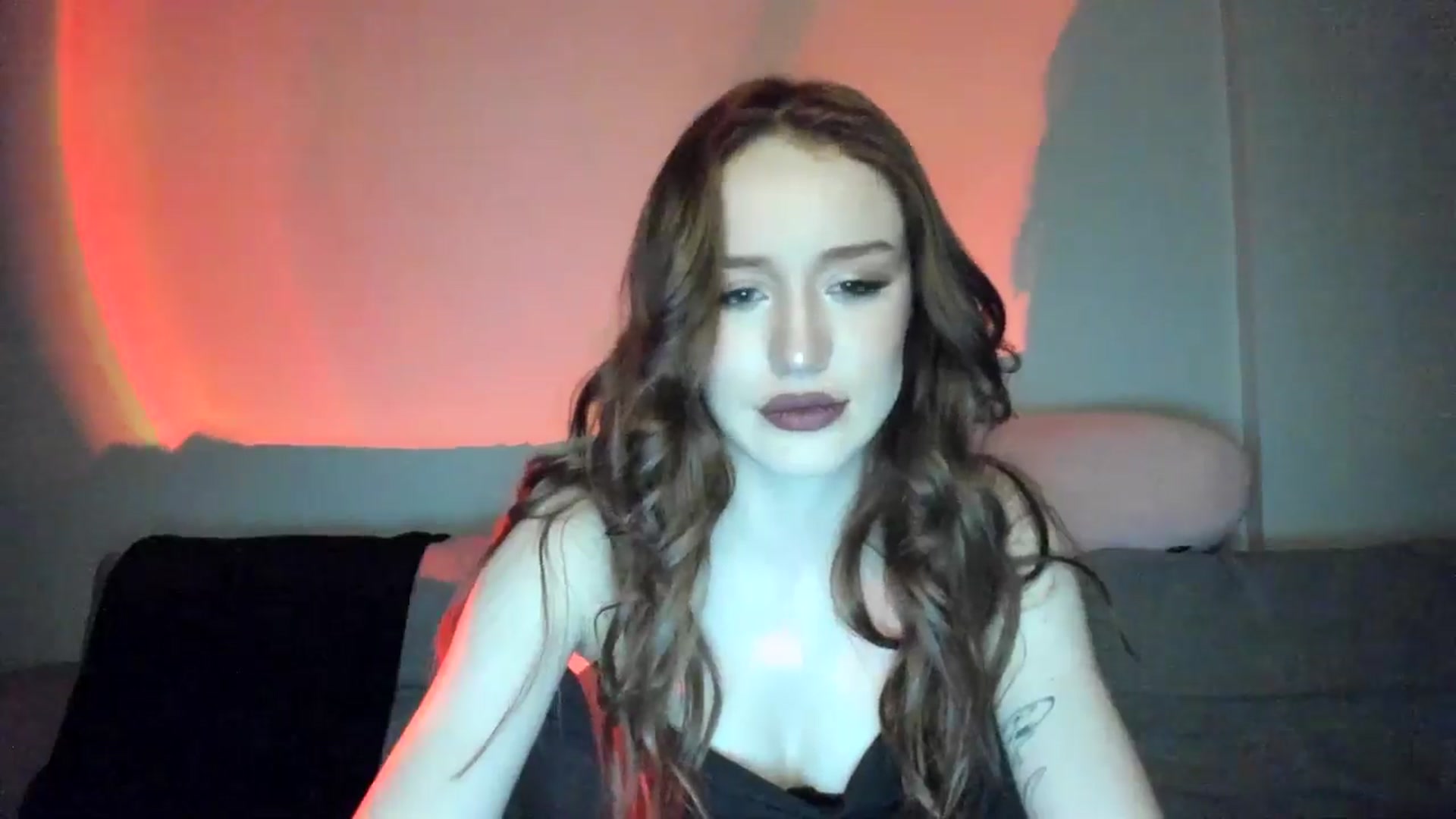 Gallery image thumbnail from IsabellRrose's myfreecams stream on, 02/14/2025, 17:34 image 4 of 20