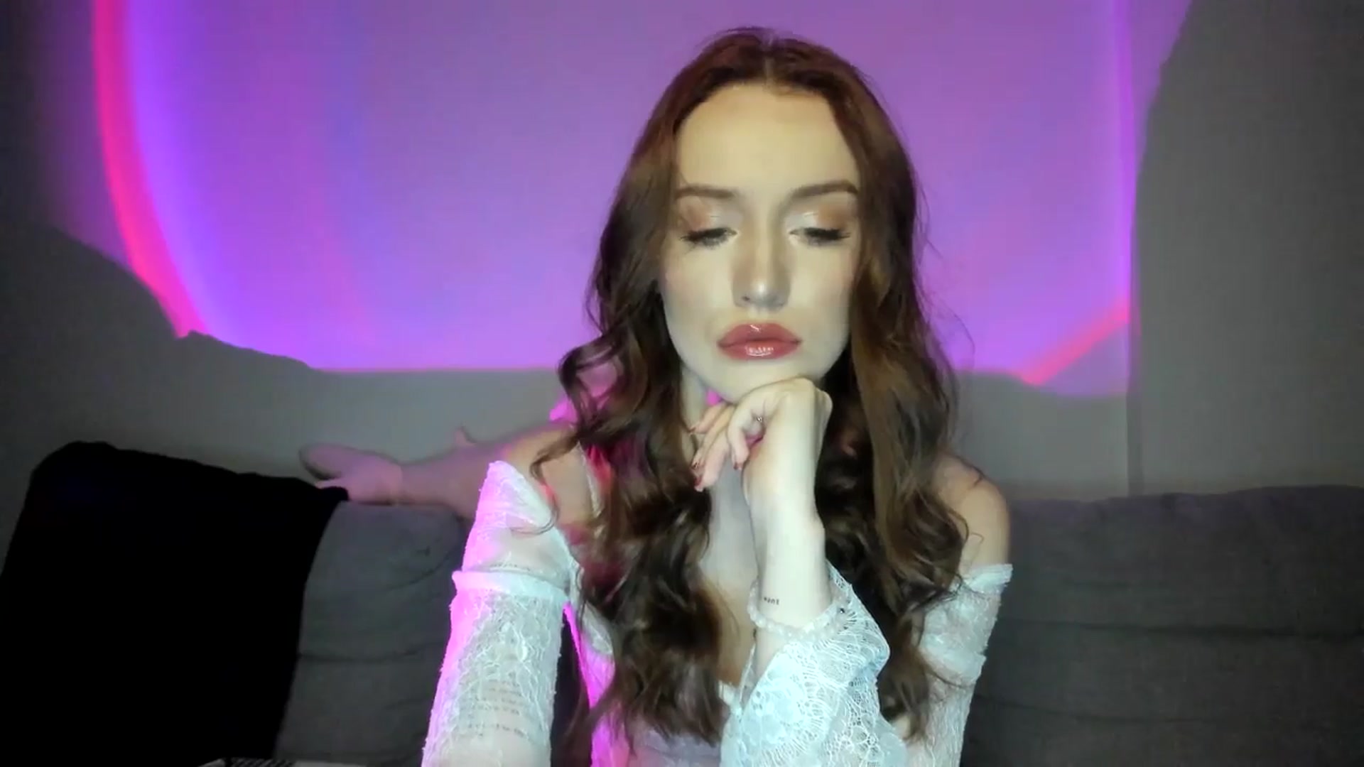 Gallery image thumbnail from IsabellRrose's myfreecams stream on, 03/08/2025, 17:17 image 6 of 20
