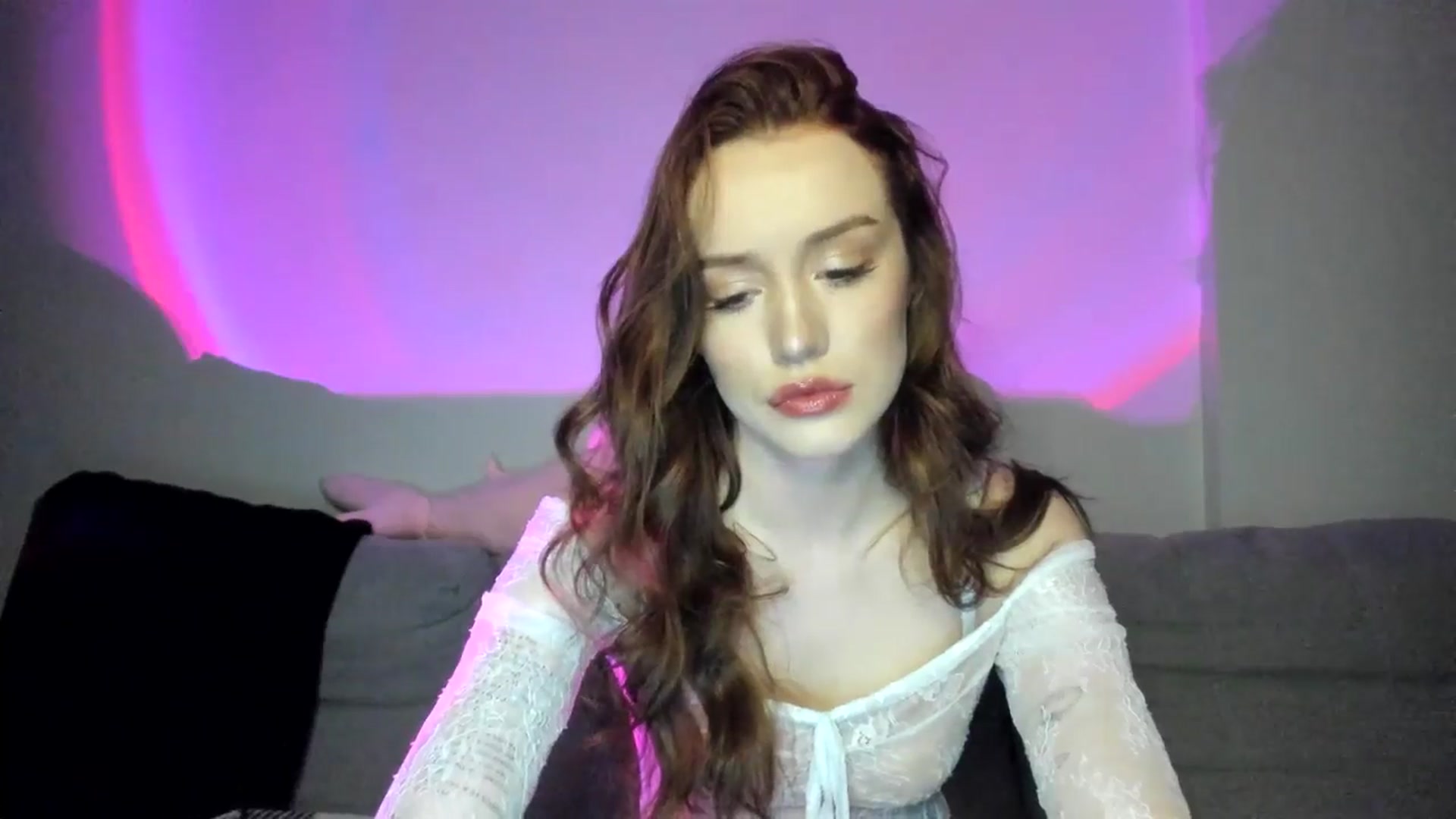 Gallery image thumbnail from IsabellRrose's myfreecams stream on, 03/08/2025, 18:31 image 6 of 20