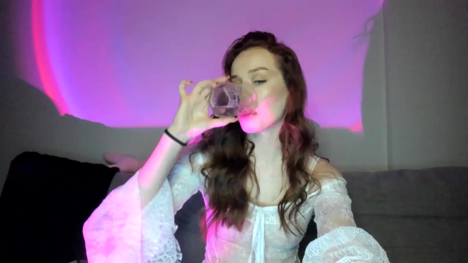 Gallery image thumbnail from IsabellRrose's myfreecams stream on, 03/08/2025, 18:31 image 11 of 20