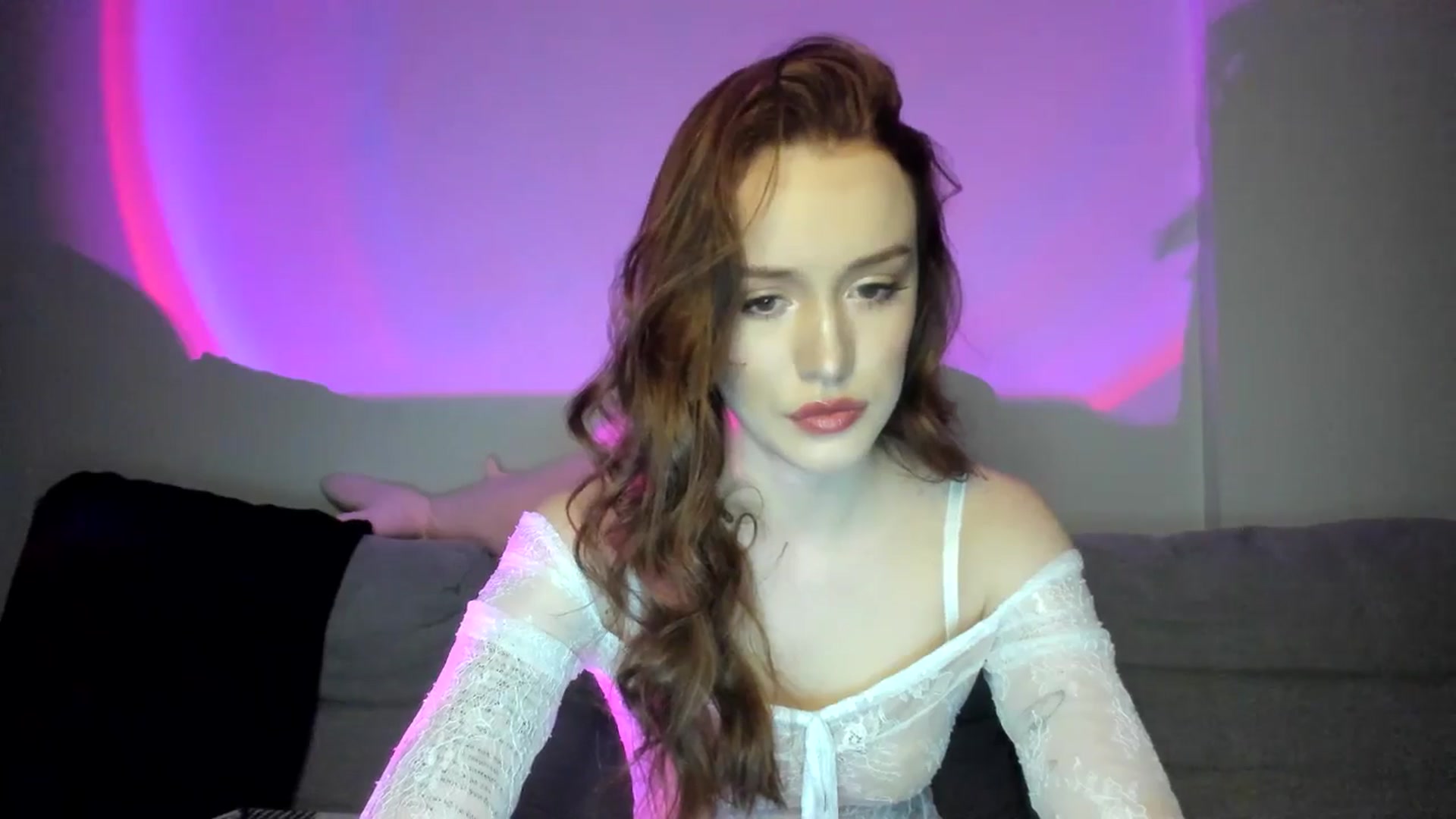 Gallery image thumbnail from IsabellRrose's myfreecams stream on, 03/08/2025, 18:31 image 4 of 20