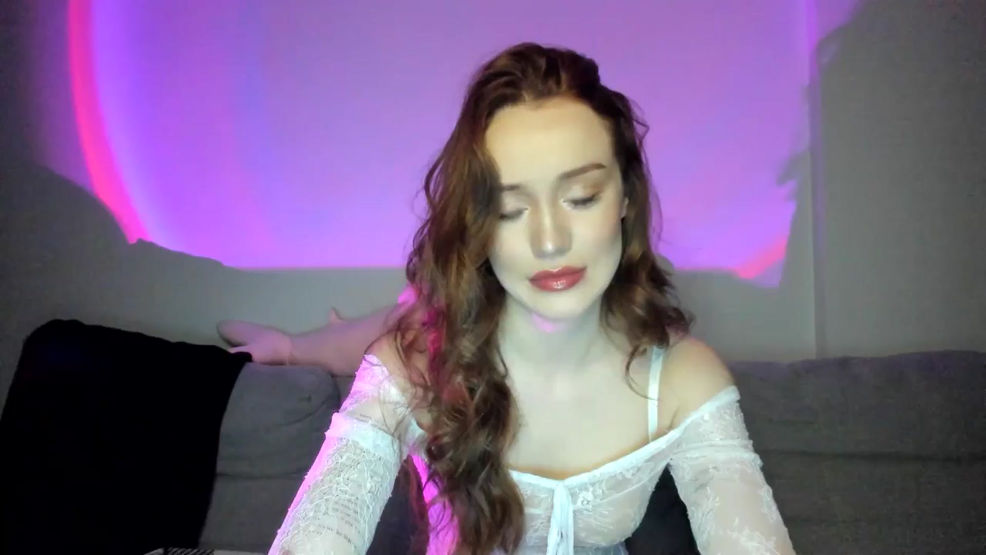 Gallery image thumbnail from IsabellRrose's myfreecams stream on, 03/08/2025, 18:31 image 1 of 20