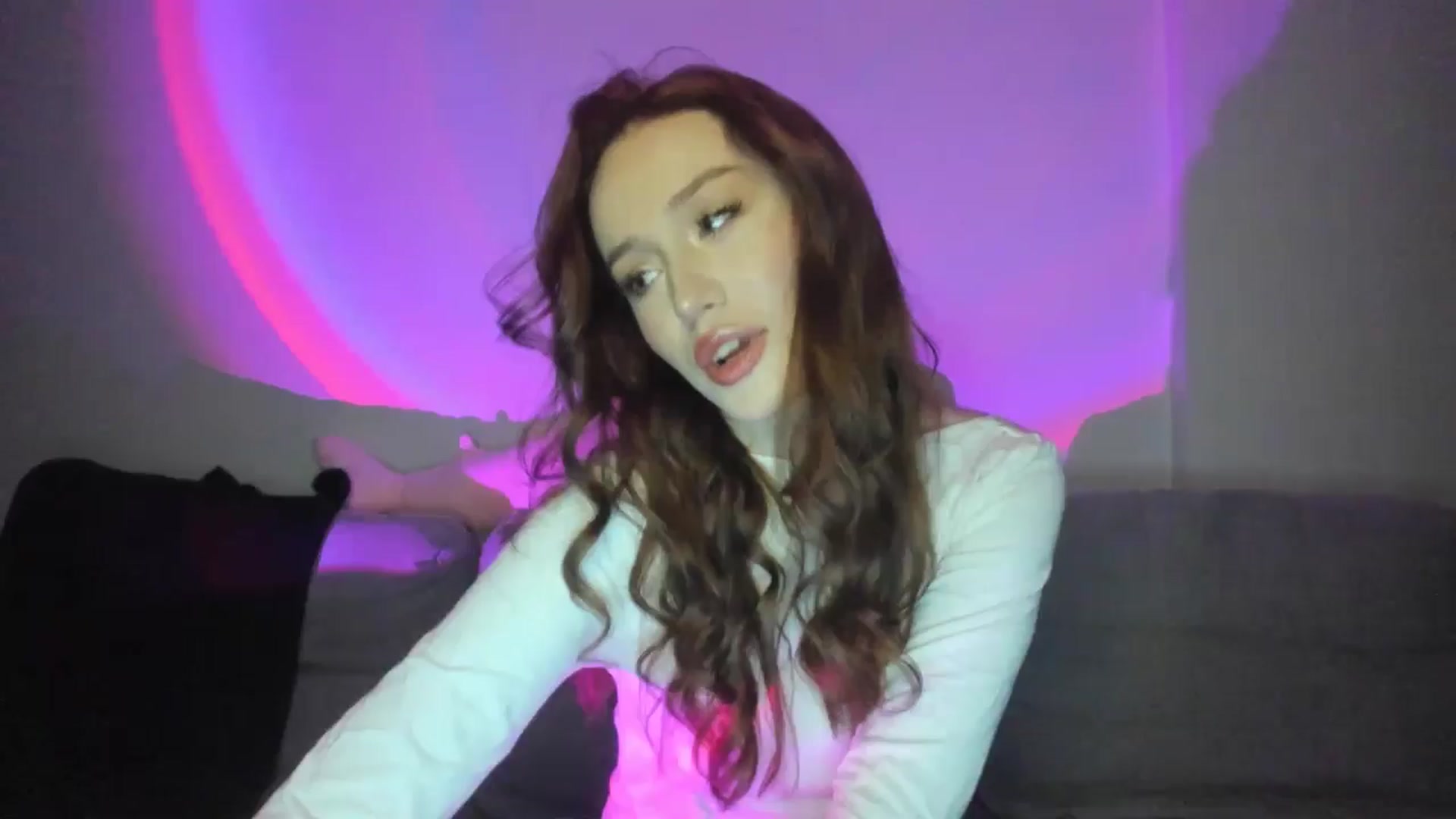 Gallery image thumbnail from IsabellRrose's myfreecams stream on, 03/09/2025, 19:08 image 7 of 20