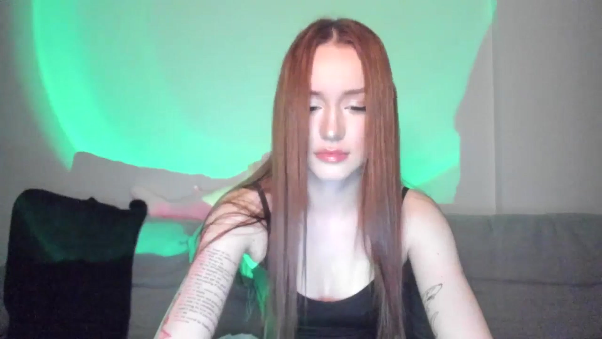 Gallery image thumbnail from IsabellRrose's myfreecams stream on, 03/12/2025, 17:43 image 17 of 20