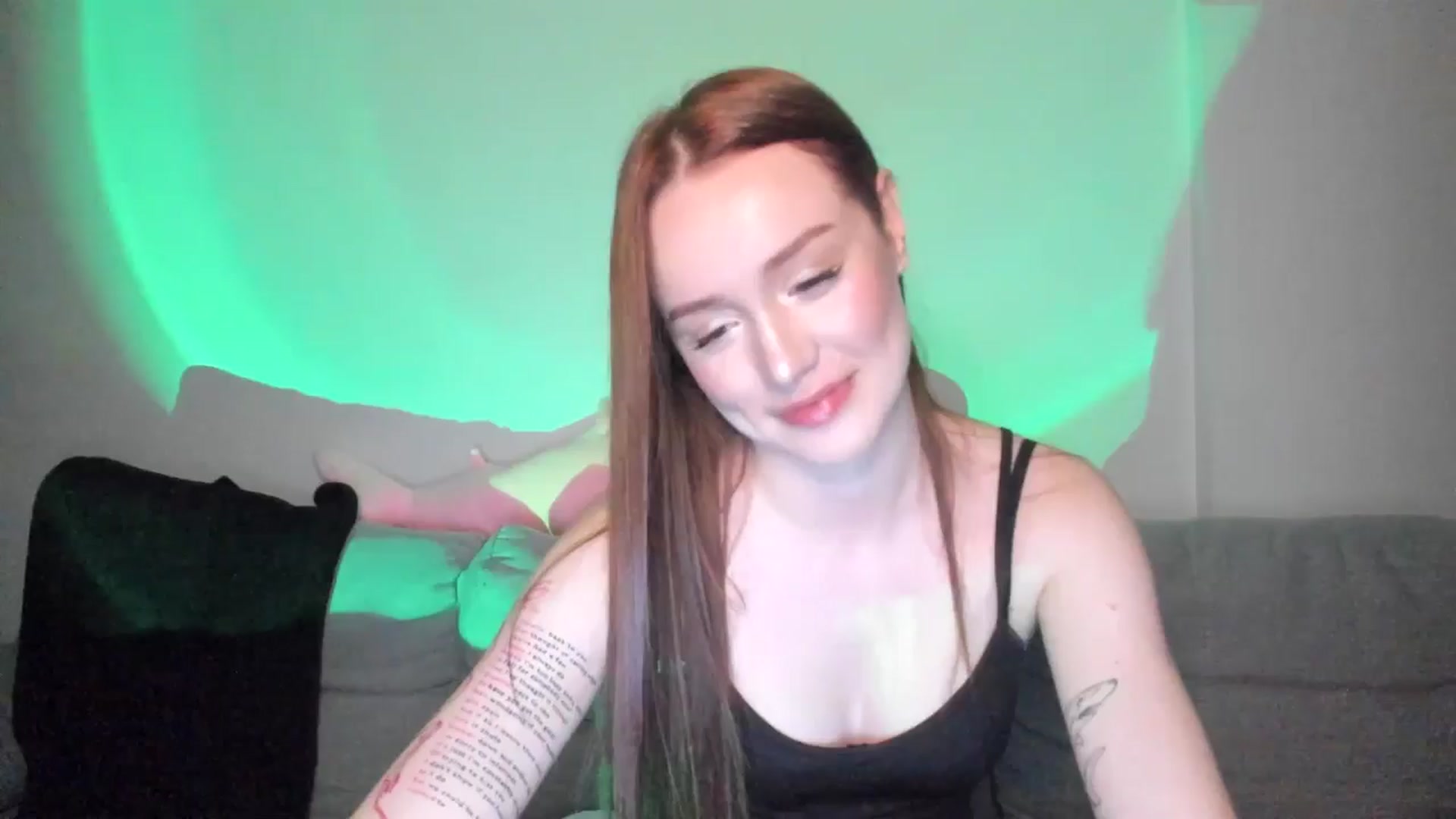 Gallery image thumbnail from IsabellRrose's myfreecams stream on, 03/12/2025, 18:14 image 16 of 20