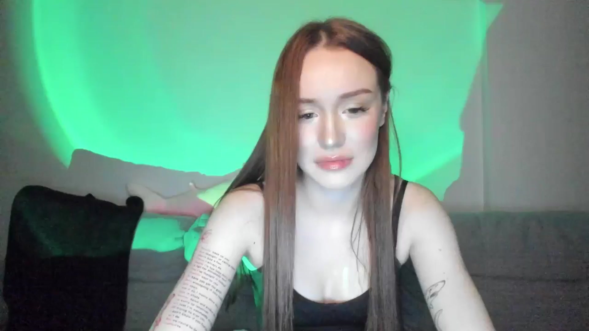 Gallery image thumbnail from IsabellRrose's myfreecams stream on, 03/12/2025, 18:29 image 18 of 20