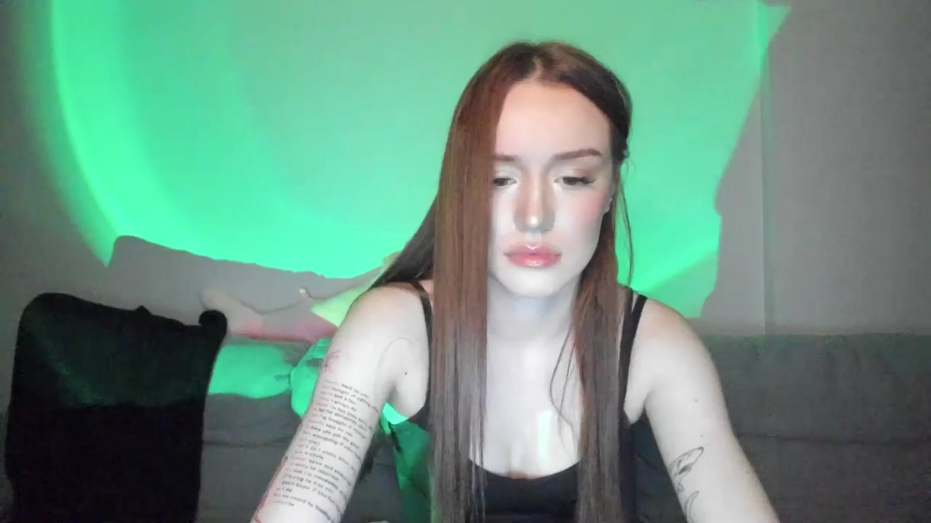 Gallery image thumbnail from IsabellRrose's myfreecams stream on, 03/12/2025, 18:29 image 16 of 20