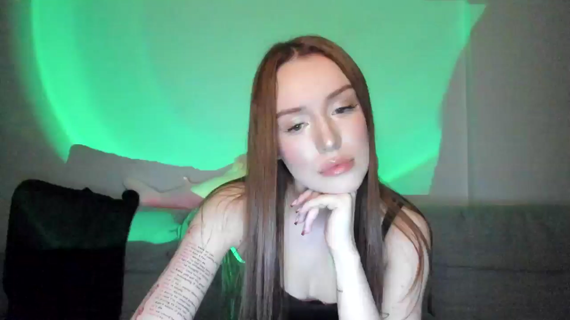 Gallery image thumbnail from IsabellRrose's myfreecams stream on, 03/12/2025, 19:15 image 4 of 20