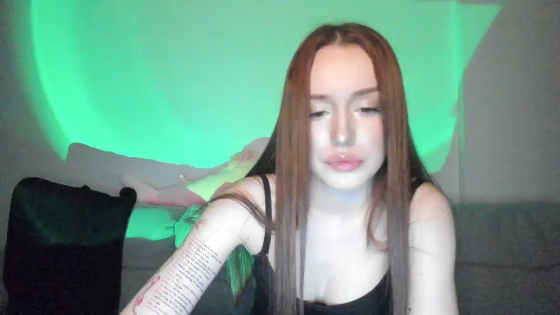 Gallery image thumbnail from IsabellRrose's myfreecams stream on, 03/12/2025, 19:15 image 17 of 20