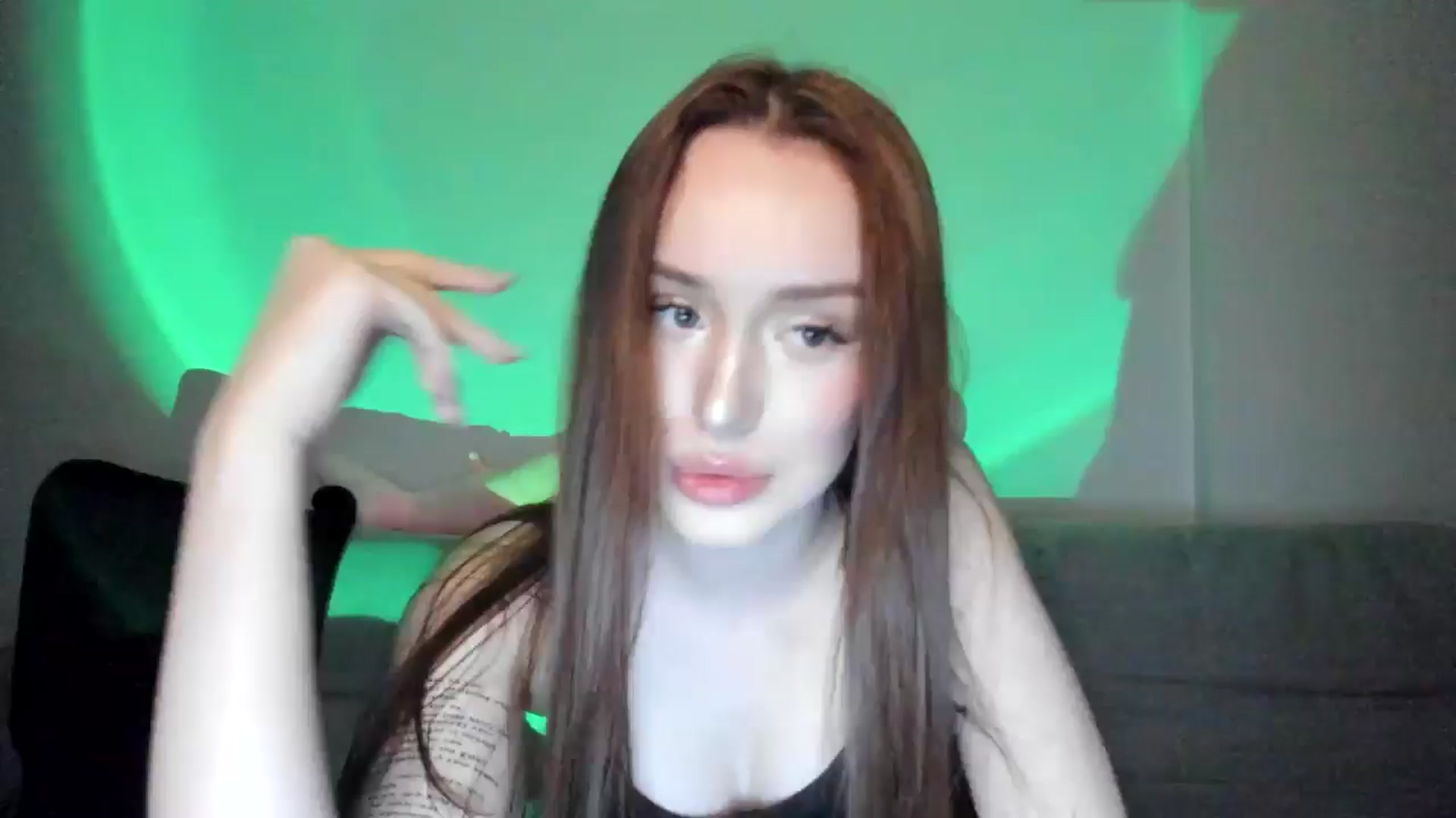 Gallery image thumbnail from IsabellRrose's myfreecams stream on, 03/12/2025, 19:29 image 16 of 20