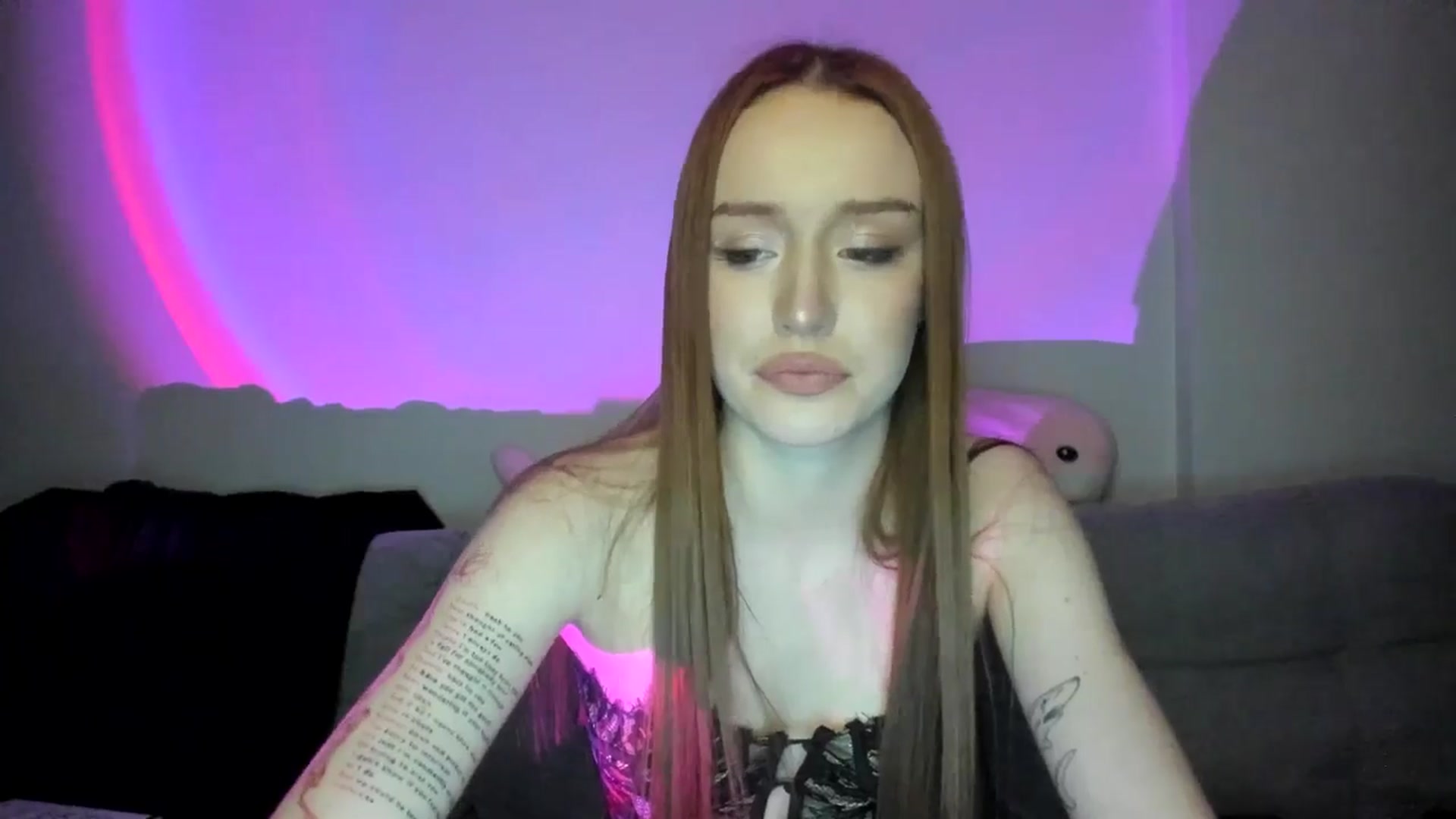 Gallery image thumbnail from IsabellRrose's myfreecams stream on, 03/19/2025, 17:22 image 10 of 20