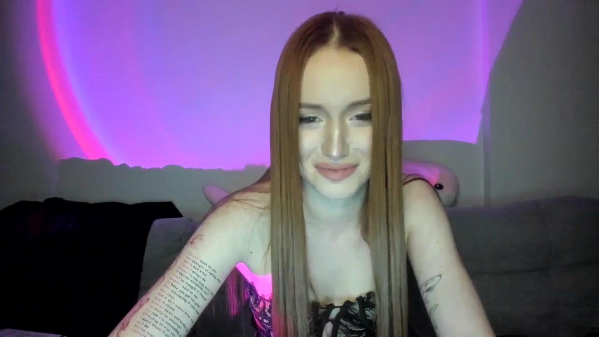 Gallery image thumbnail from IsabellRrose's myfreecams stream on, 03/19/2025, 17:22 image 12 of 20