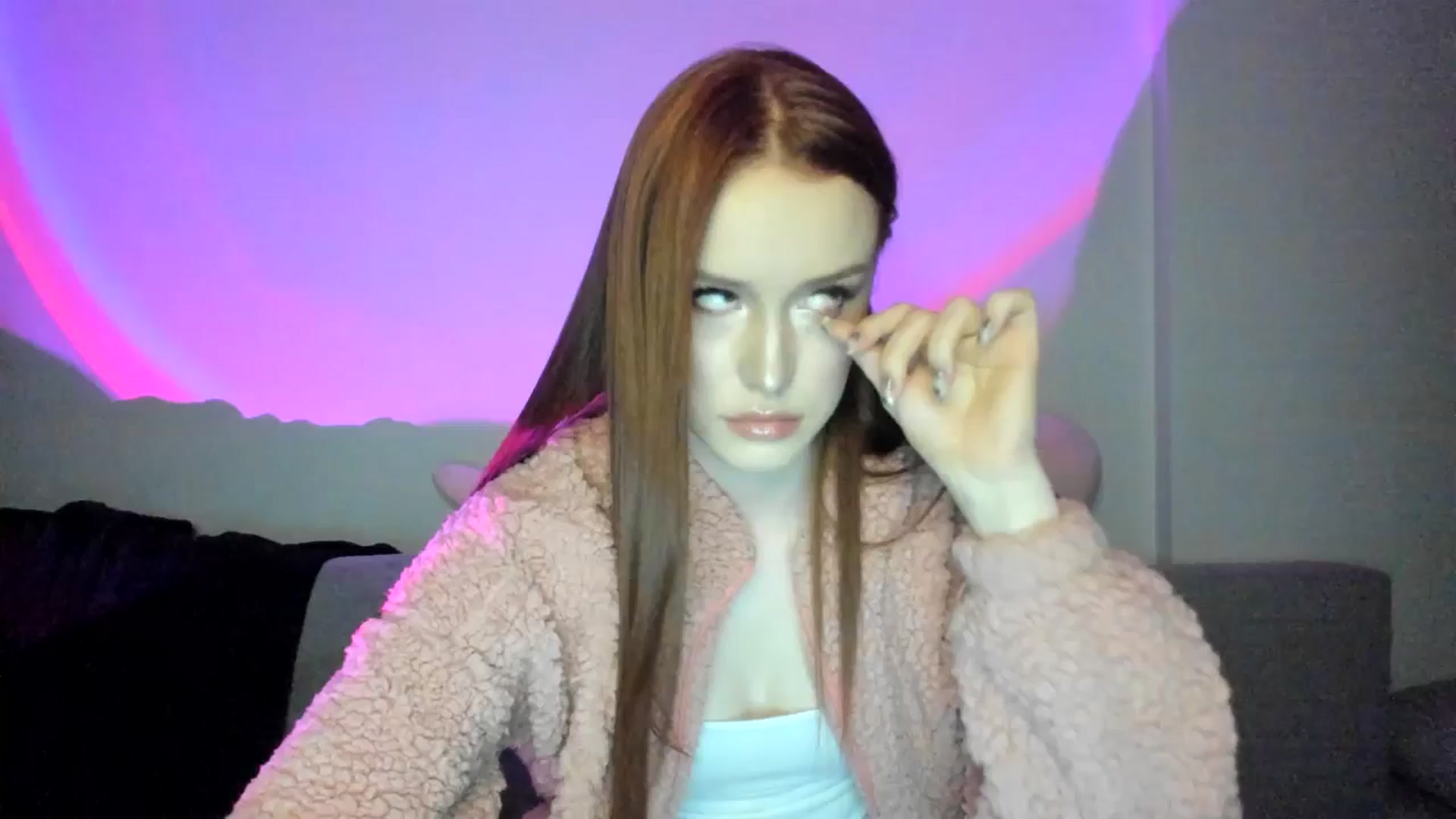 Gallery image thumbnail from IsabellRrose's myfreecams stream on, 03/21/2025, 18:34 image 10 of 20