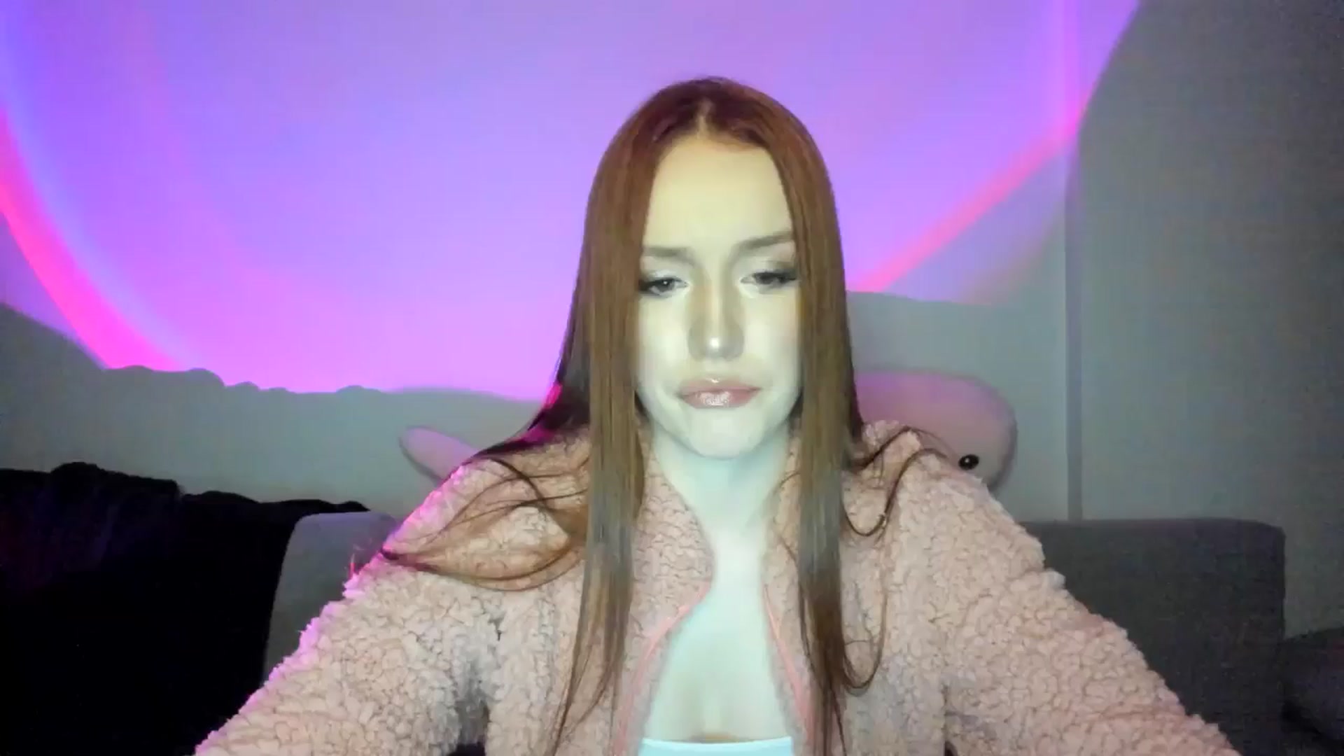 Gallery image thumbnail from IsabellRrose's myfreecams stream on, 03/21/2025, 18:34 image 7 of 20