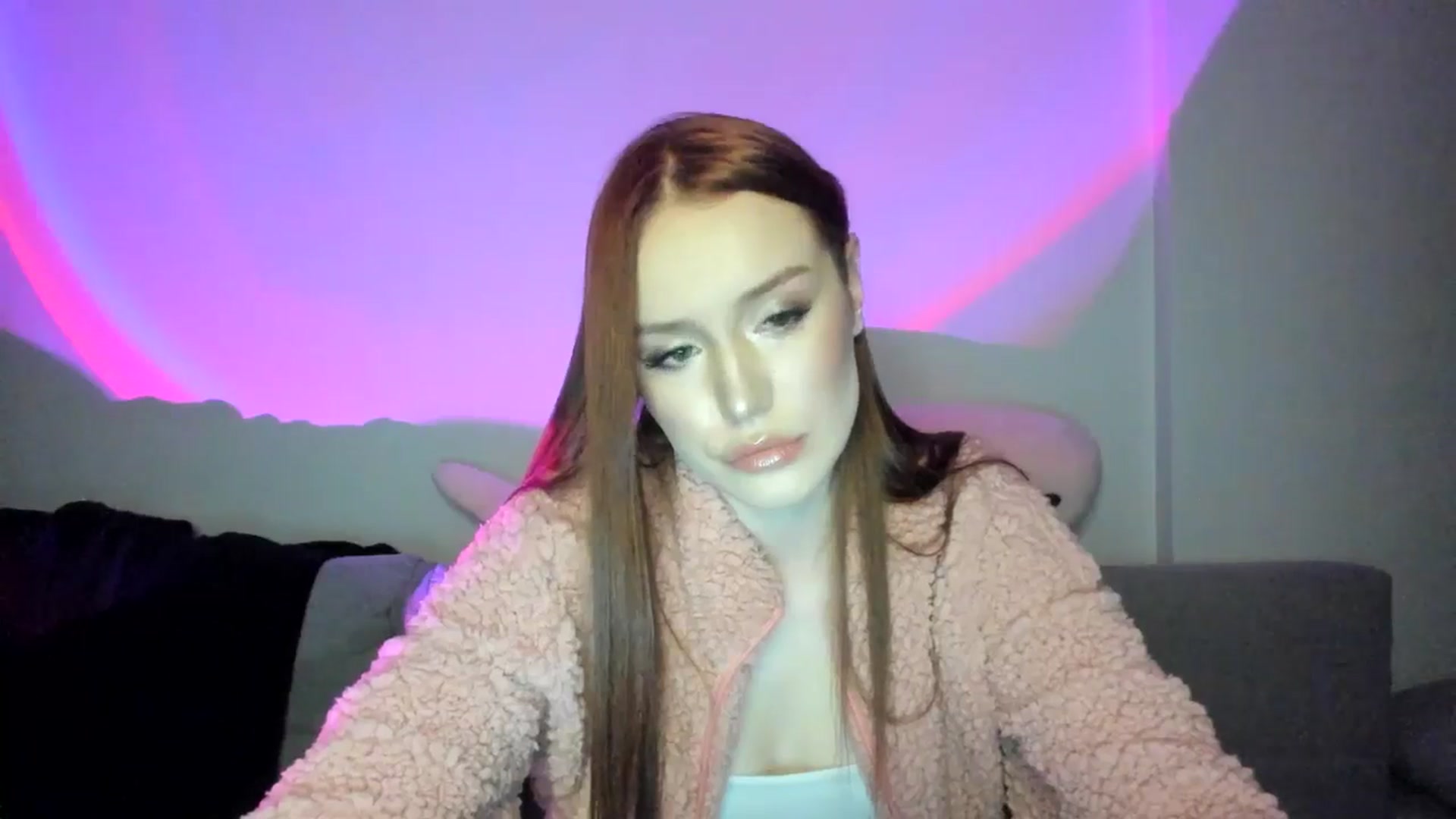 Gallery image thumbnail from IsabellRrose's myfreecams stream on, 03/21/2025, 18:34 image 14 of 20