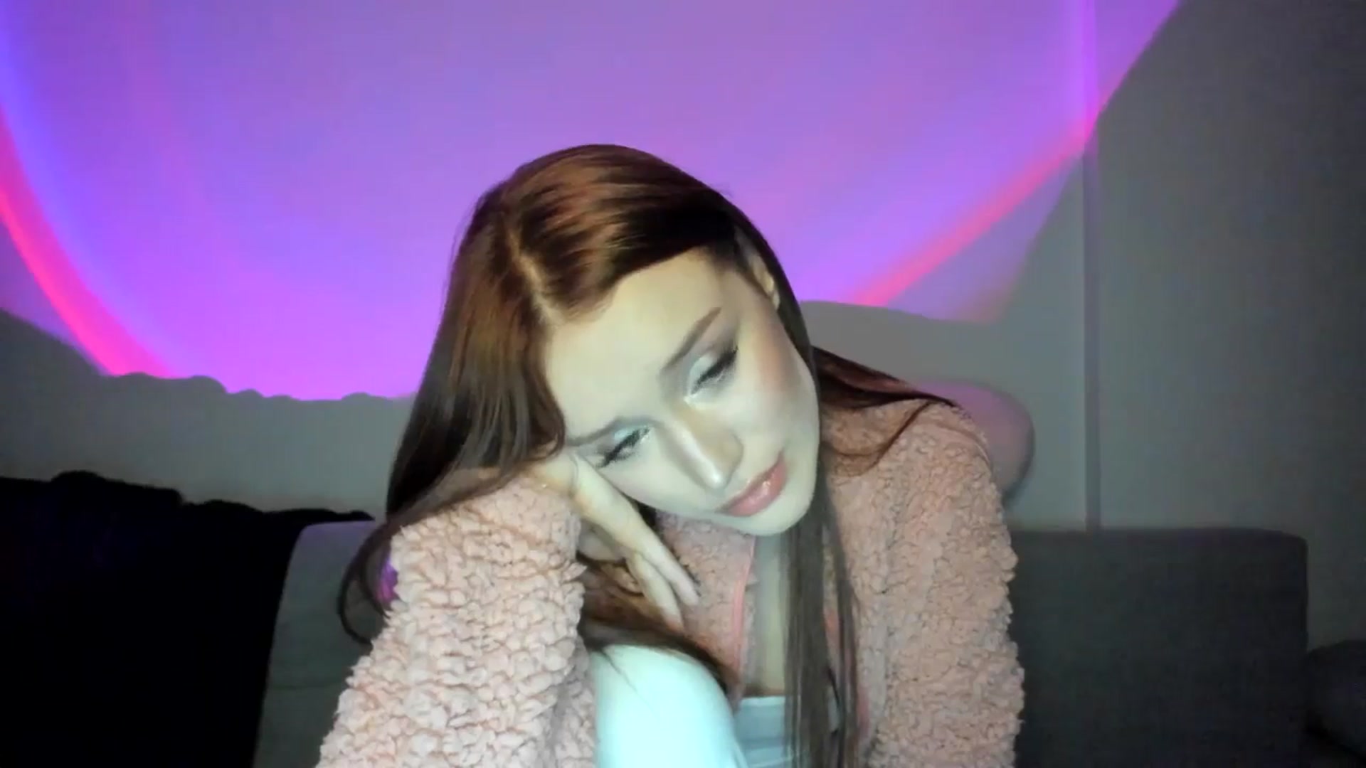 Gallery image thumbnail from IsabellRrose's myfreecams stream on, 03/21/2025, 18:34 image 20 of 20