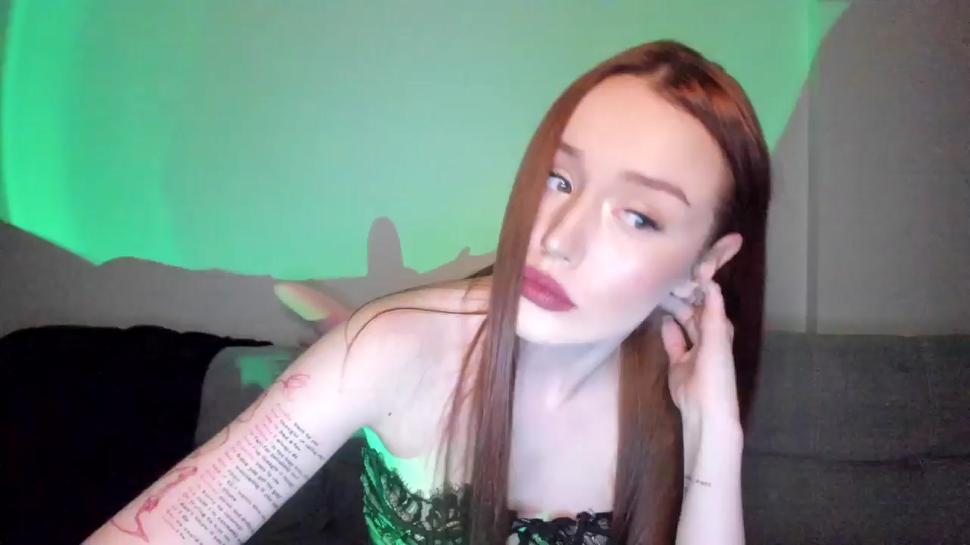 Gallery image thumbnail from IsabellRrose's myfreecams stream on, 03/24/2025, 18:21 image 18 of 20