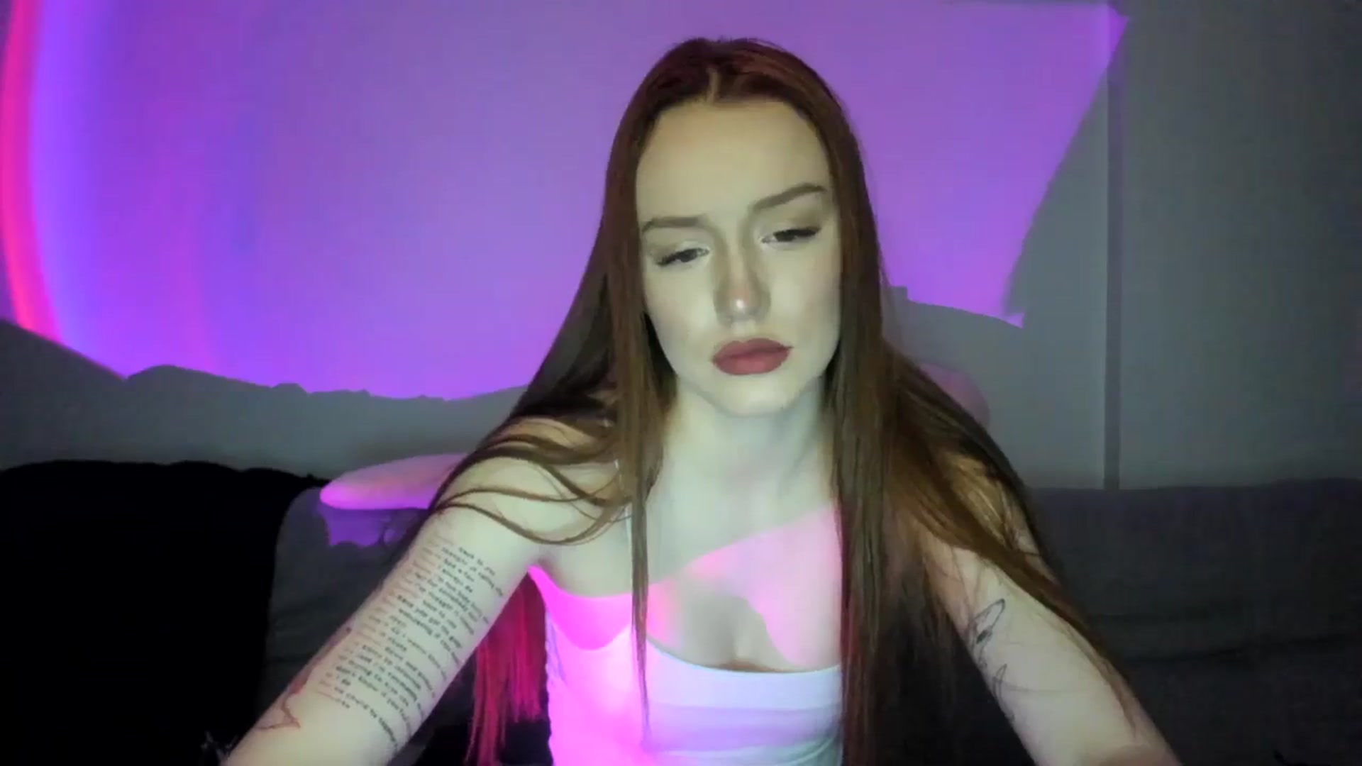 Gallery image thumbnail from IsabellRrose's myfreecams stream on, 03/25/2025, 17:20 image 7 of 20