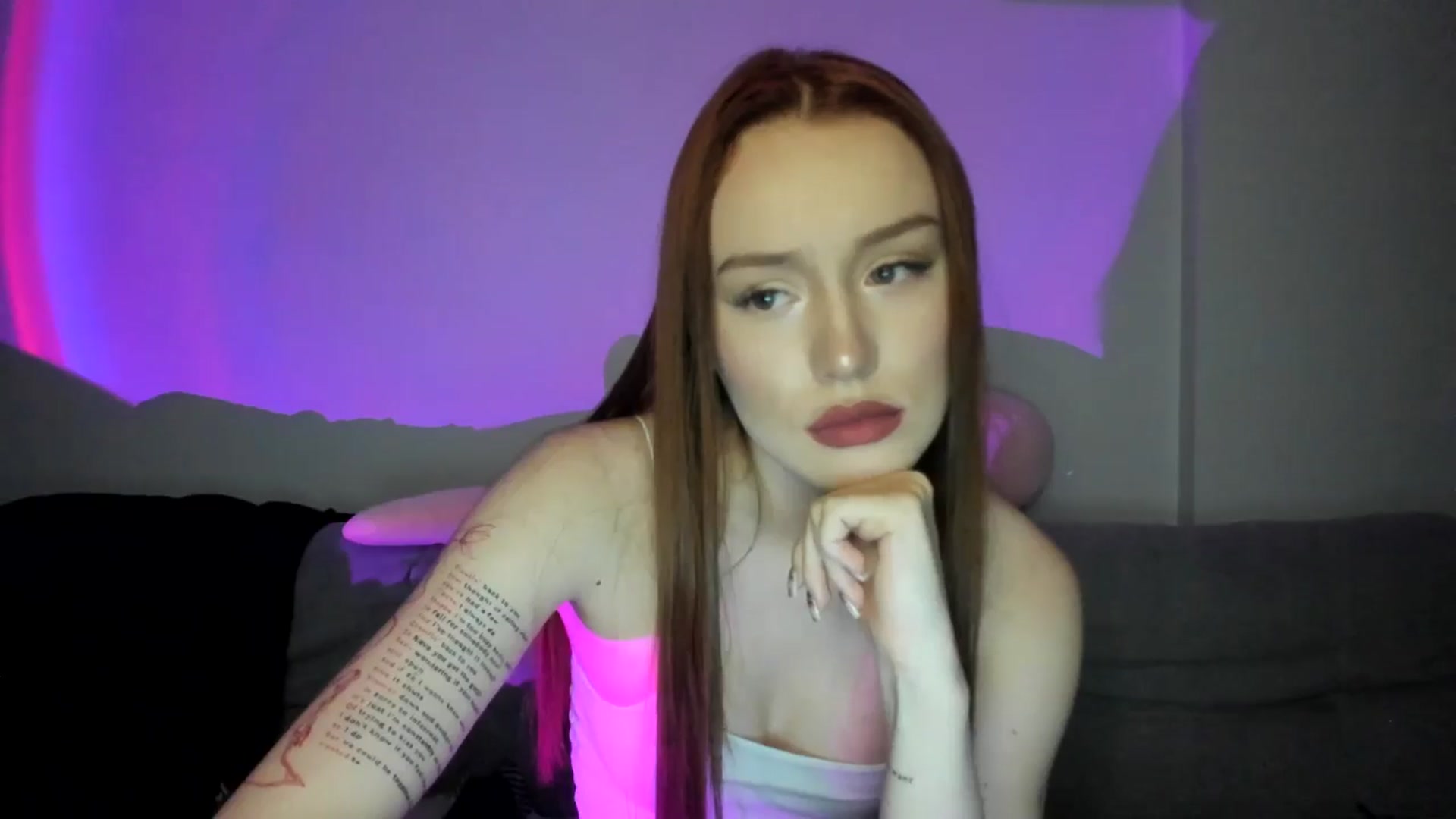 Gallery image thumbnail from IsabellRrose's myfreecams stream on, 03/25/2025, 17:20 image 13 of 20