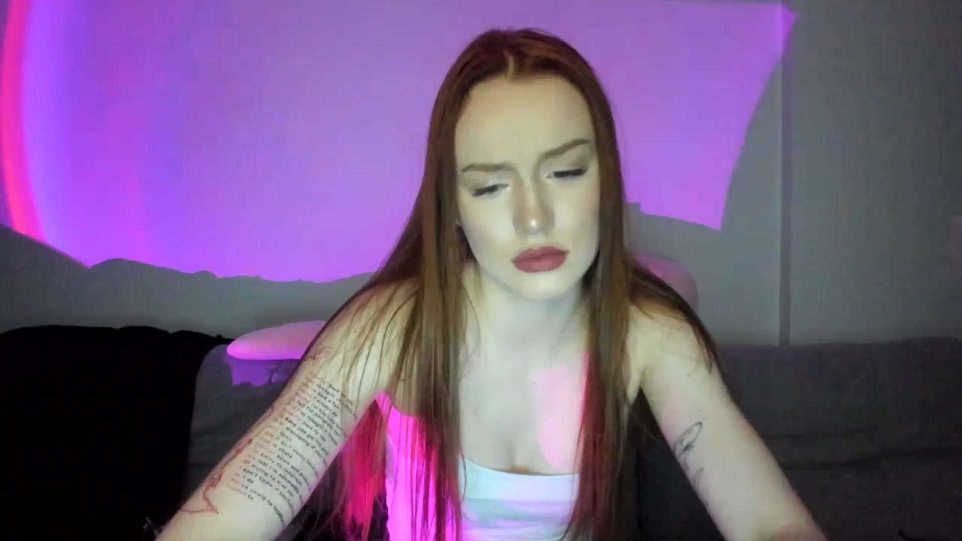 Gallery image thumbnail from IsabellRrose's myfreecams stream on, 03/25/2025, 17:20 image 8 of 20