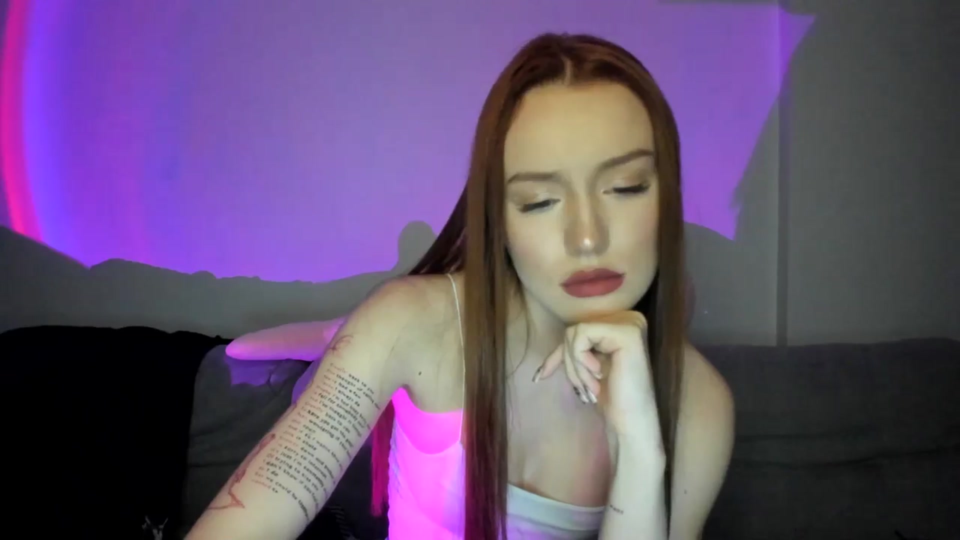 Gallery image thumbnail from IsabellRrose's myfreecams stream on, 03/25/2025, 17:20 image 14 of 20