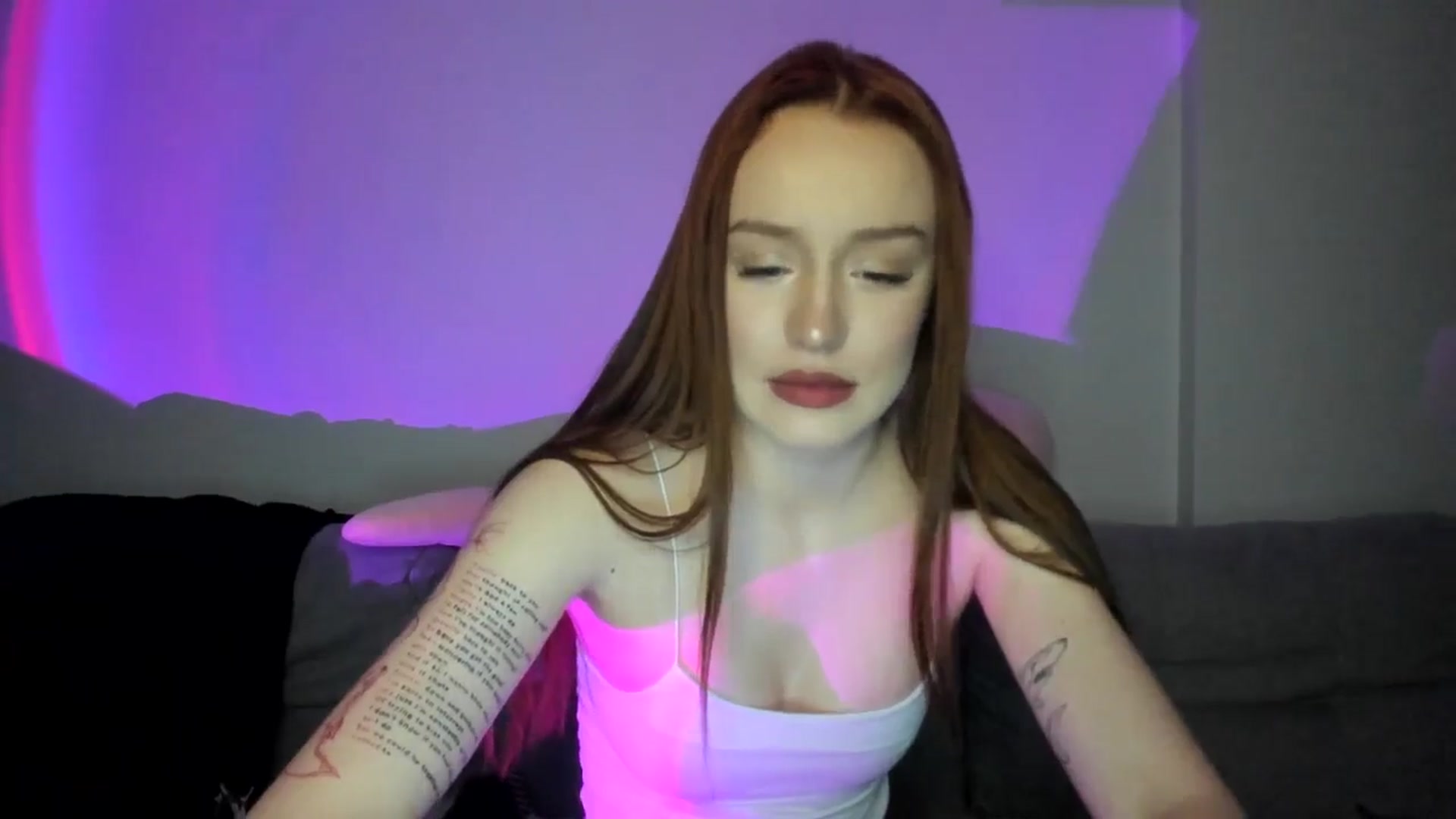 Gallery image thumbnail from IsabellRrose's myfreecams stream on, 03/25/2025, 17:20 image 17 of 20