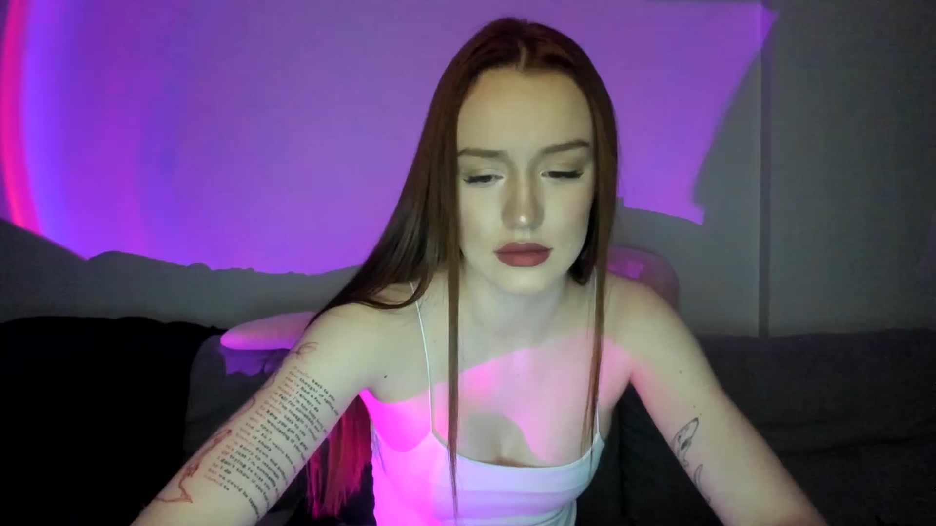 Gallery image thumbnail from IsabellRrose's myfreecams stream on, 03/25/2025, 17:20 image 4 of 20