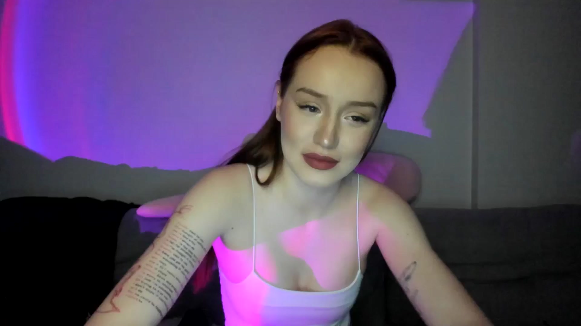 Gallery image thumbnail from IsabellRrose's myfreecams stream on, 03/25/2025, 17:42 image 13 of 20