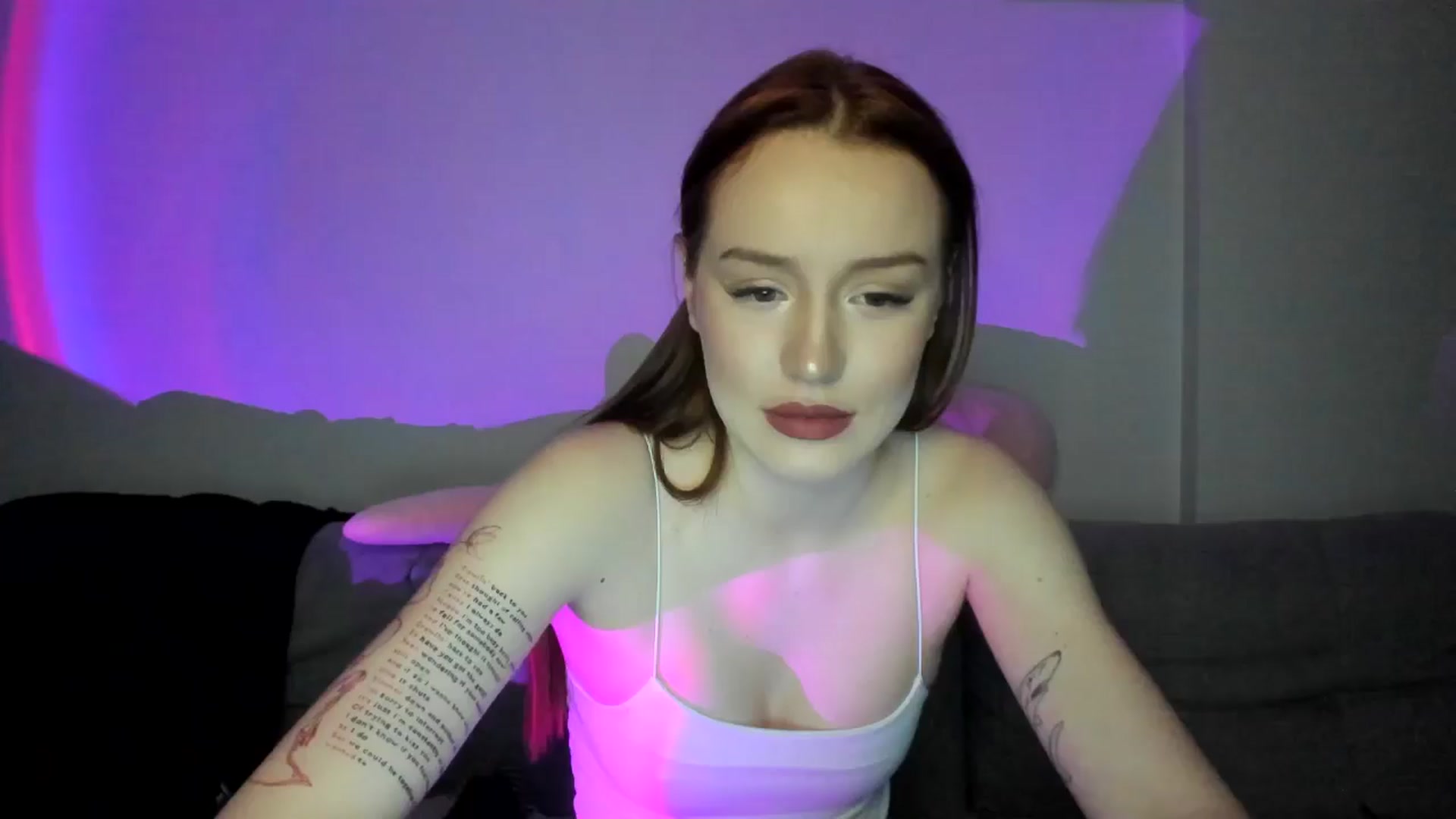 Gallery image thumbnail from IsabellRrose's myfreecams stream on, 03/25/2025, 17:42 image 14 of 20