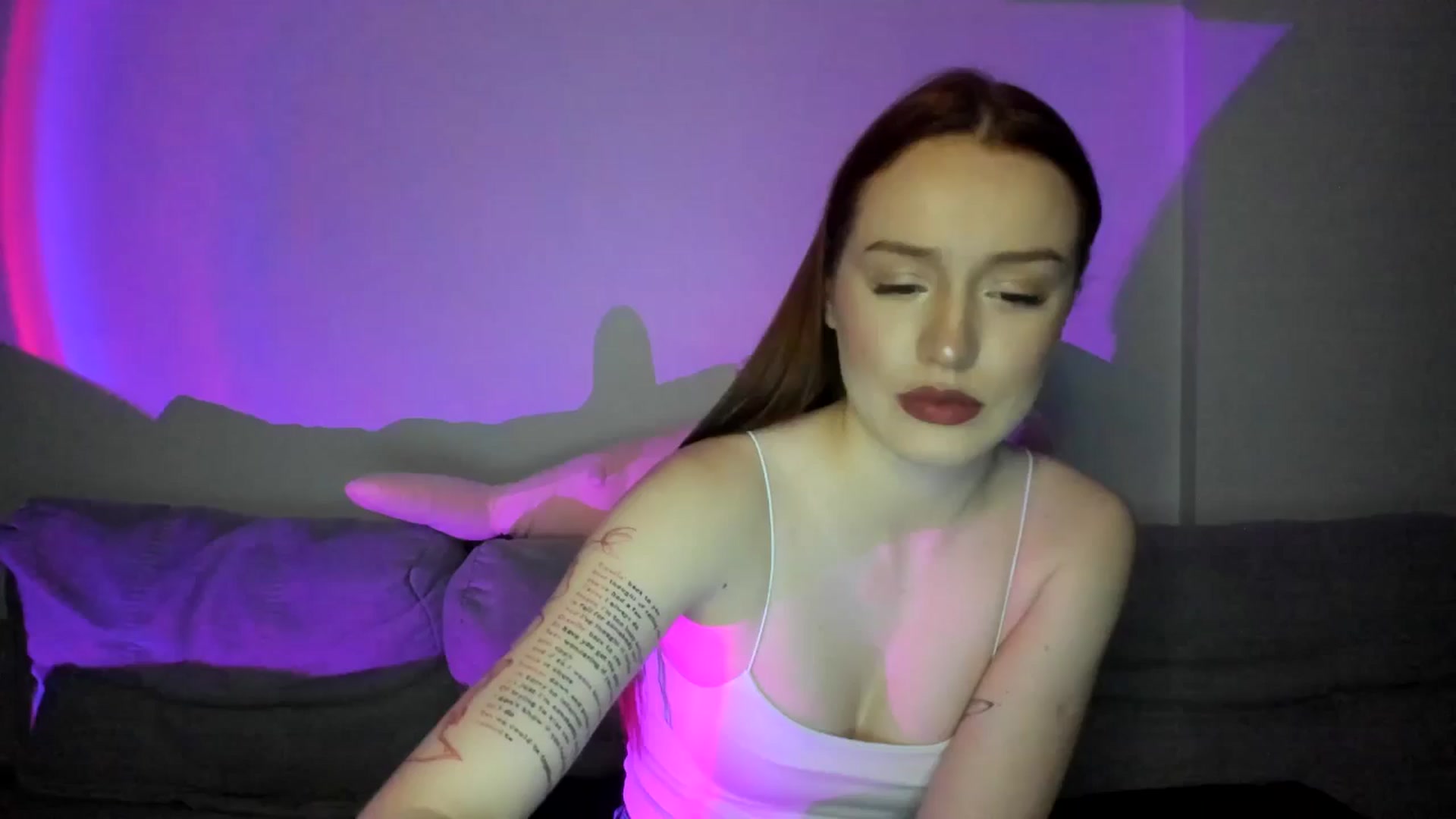 Gallery image thumbnail from IsabellRrose's myfreecams stream on, 03/25/2025, 18:27 image 6 of 20