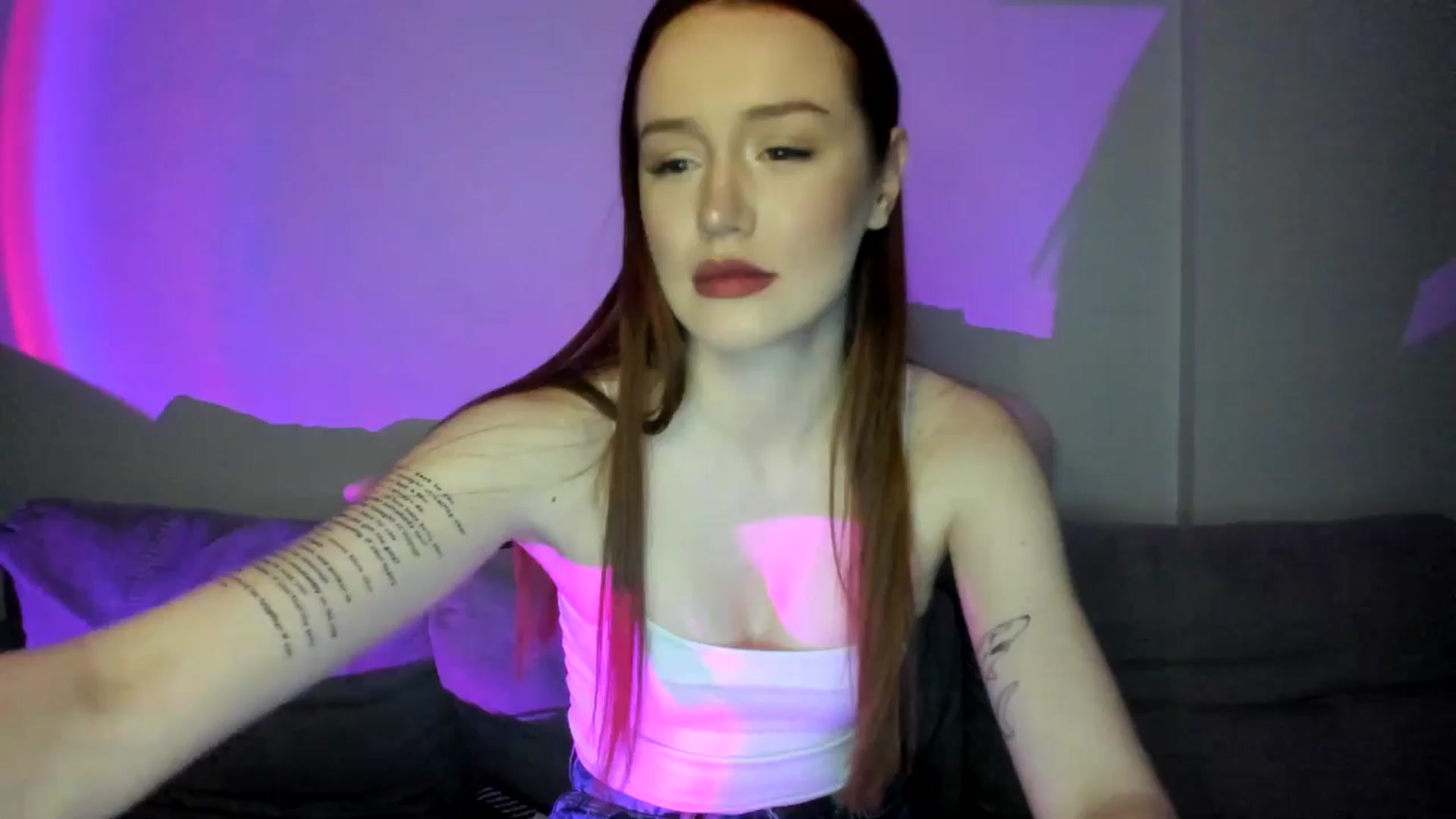 Gallery image thumbnail from IsabellRrose's myfreecams stream on, 03/25/2025, 18:27 image 16 of 20