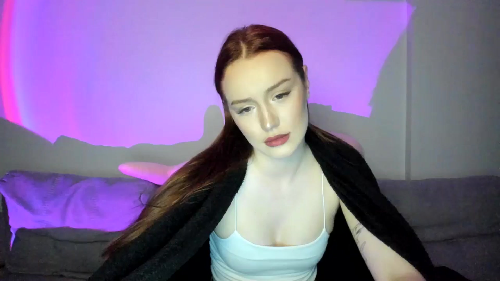 Gallery image thumbnail from IsabellRrose's myfreecams stream on, 03/25/2025, 18:27 image 4 of 20