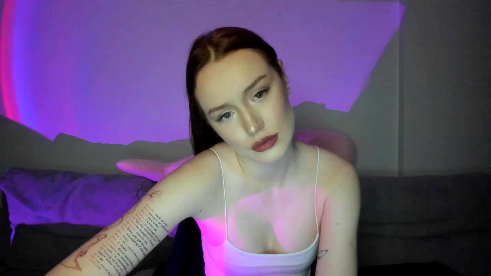 Gallery image thumbnail from IsabellRrose's myfreecams stream on, 03/25/2025, 18:27 image 5 of 20