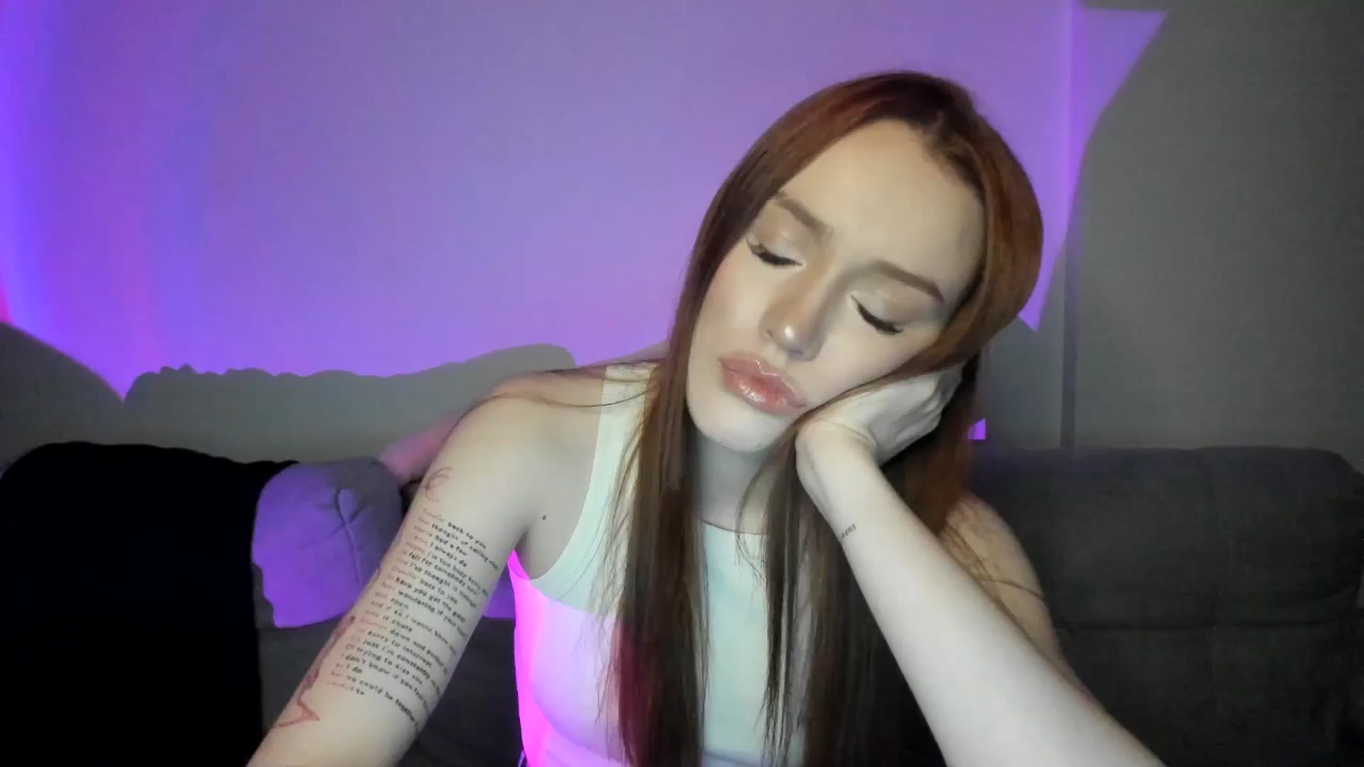 Gallery image thumbnail from IsabellRrose's myfreecams stream on, 03/26/2025, 17:12 image 14 of 20