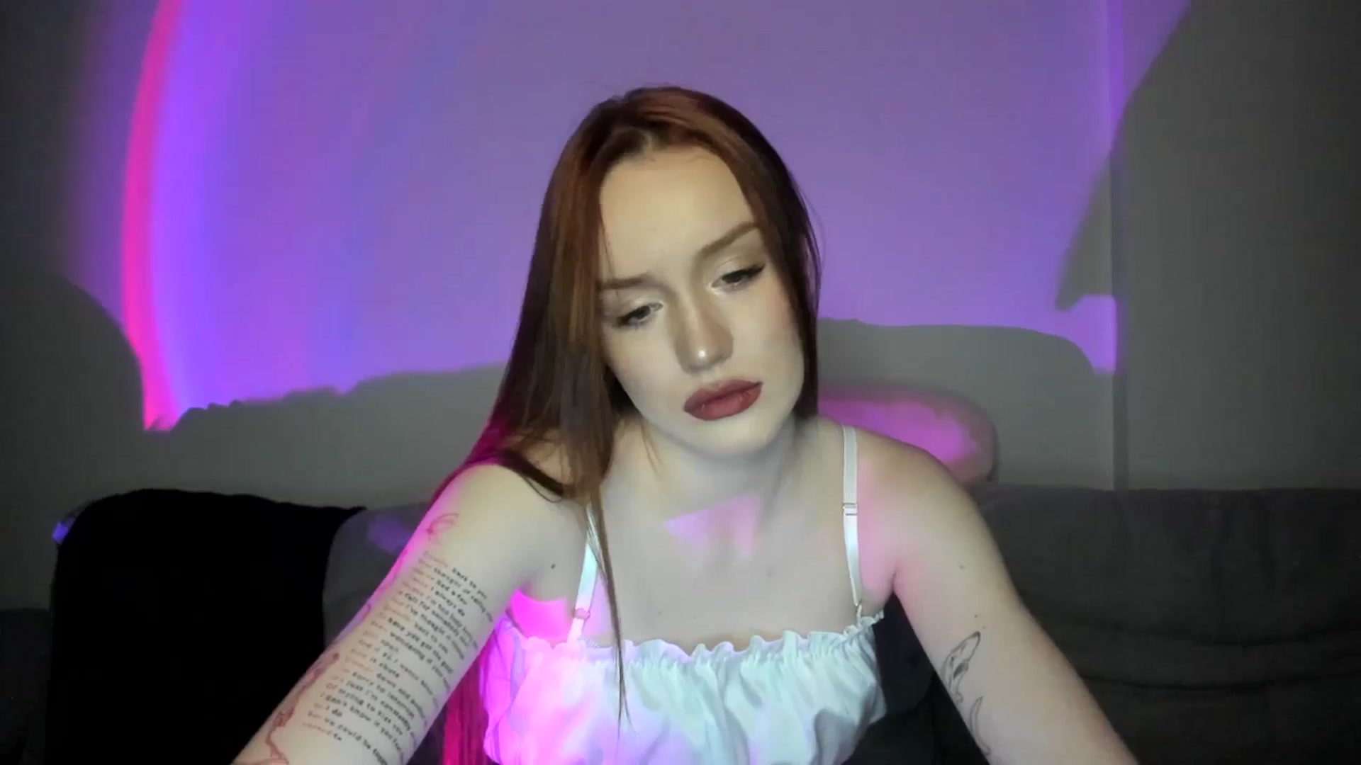Gallery image thumbnail from IsabellRrose's myfreecams stream on, 03/28/2025, 17:15 image 15 of 20