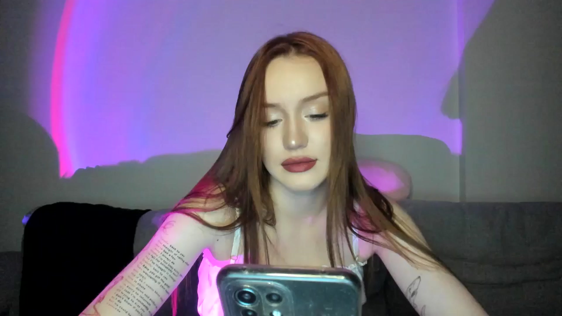 Gallery image thumbnail from IsabellRrose's myfreecams stream on, 03/28/2025, 17:15 image 12 of 20