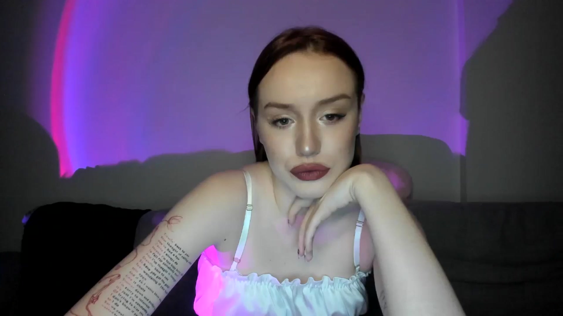 Gallery image thumbnail from IsabellRrose's myfreecams stream on, 03/28/2025, 17:15 image 17 of 20