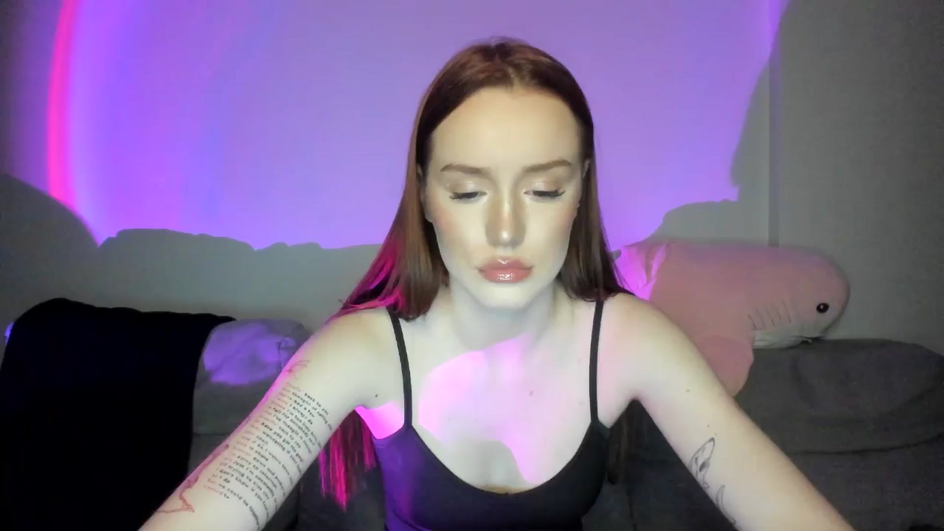 Gallery image thumbnail from IsabellRrose's myfreecams stream on, 03/31/2025, 16:46 image 7 of 20