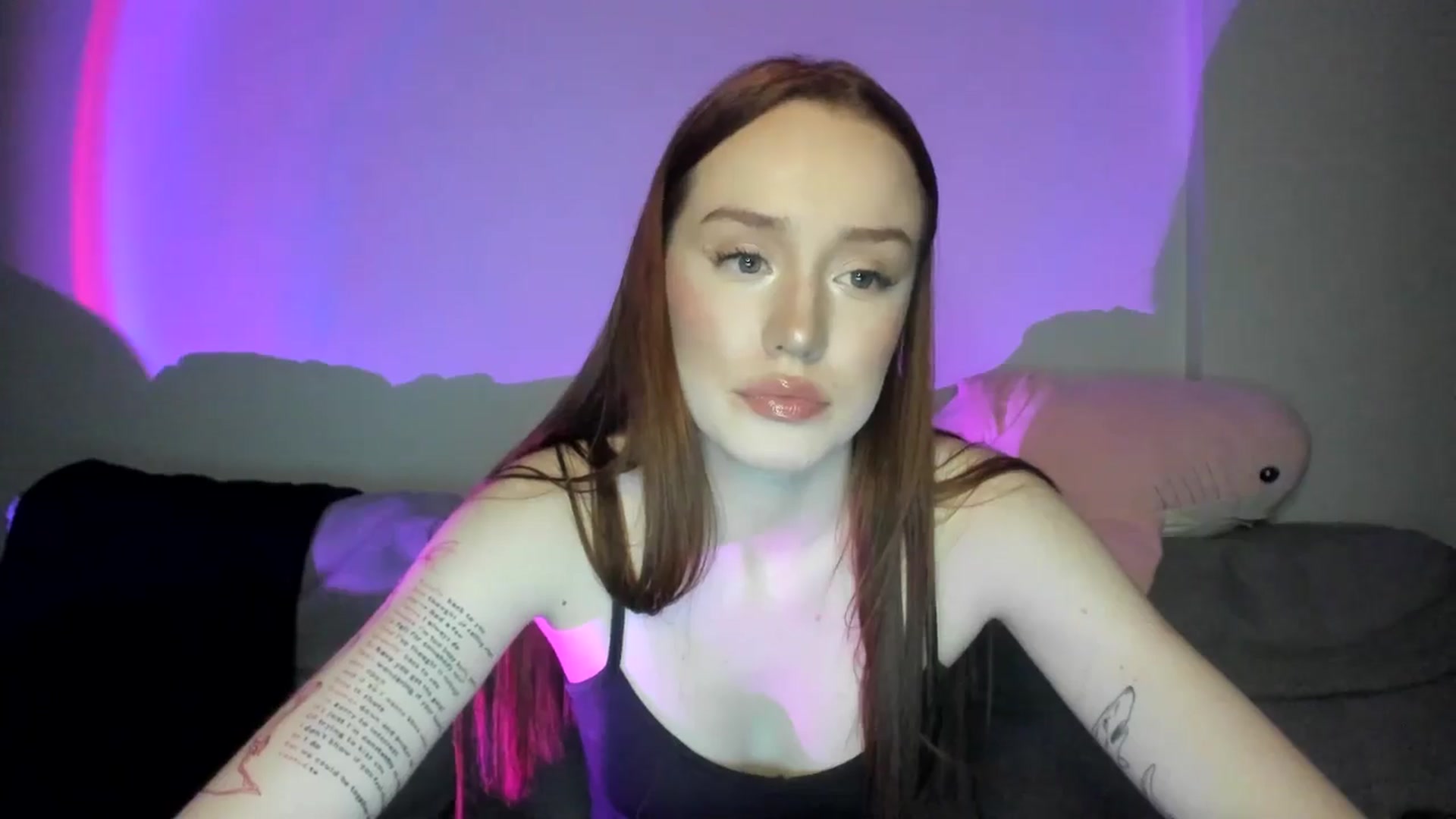 Gallery image thumbnail from IsabellRrose's myfreecams stream on, 03/31/2025, 16:46 image 18 of 20