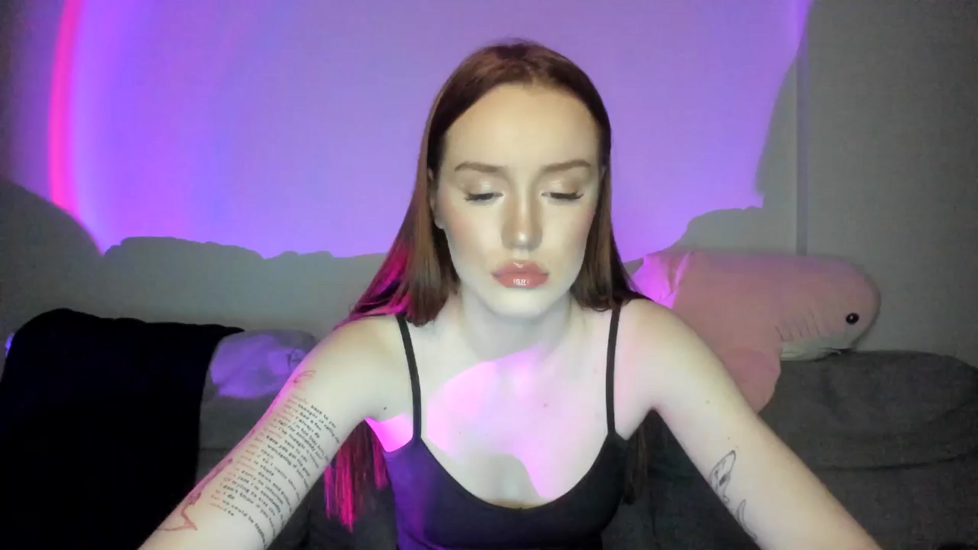 Gallery image thumbnail from IsabellRrose's myfreecams stream on, 03/31/2025, 16:46 image 6 of 20