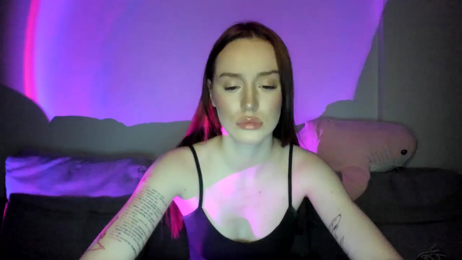 Gallery image thumbnail from IsabellRrose's myfreecams stream on, 03/31/2025, 18:23 image 17 of 20