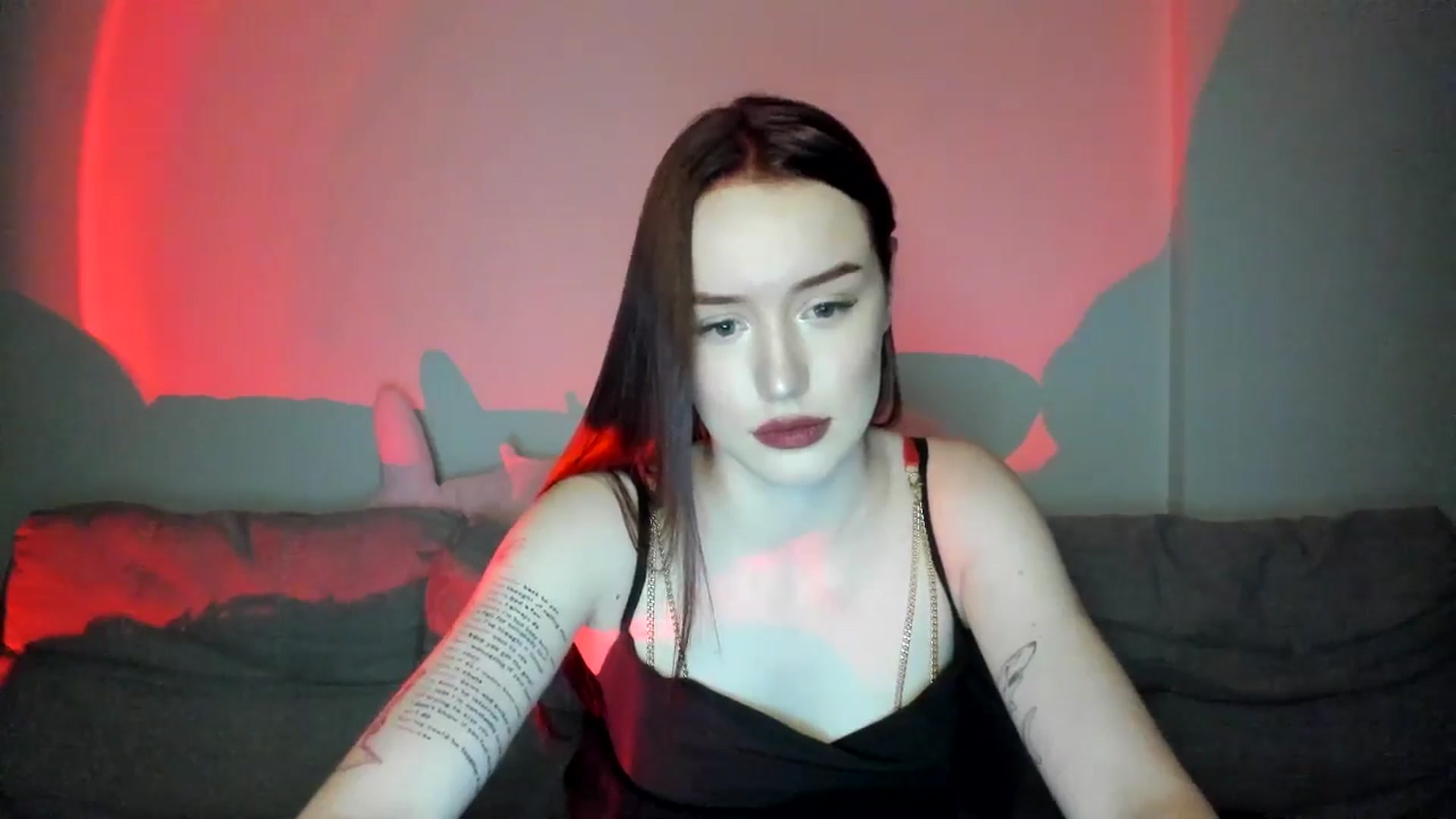 Gallery image thumbnail from IsabellRrose's myfreecams stream on, 04/04/2025, 16:25 image 4 of 20