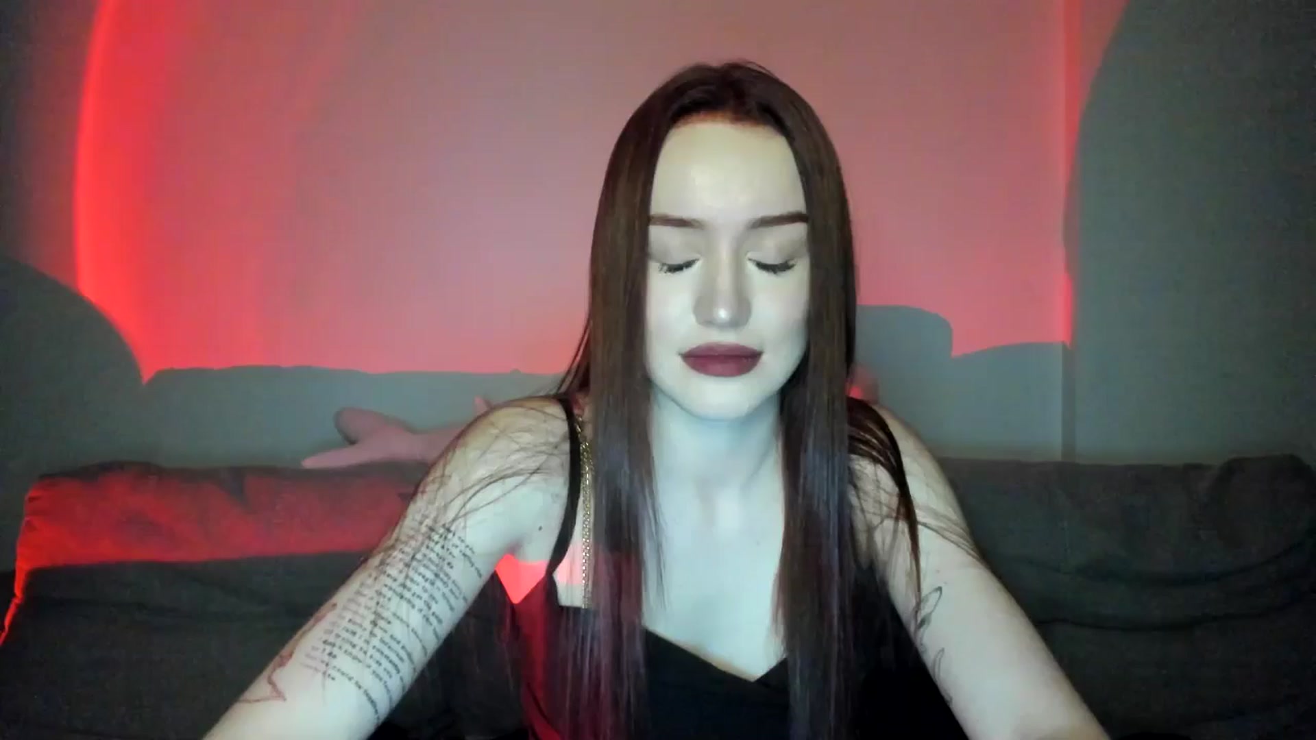 Gallery image thumbnail from IsabellRrose's myfreecams stream on, 04/04/2025, 17:06 image 12 of 20