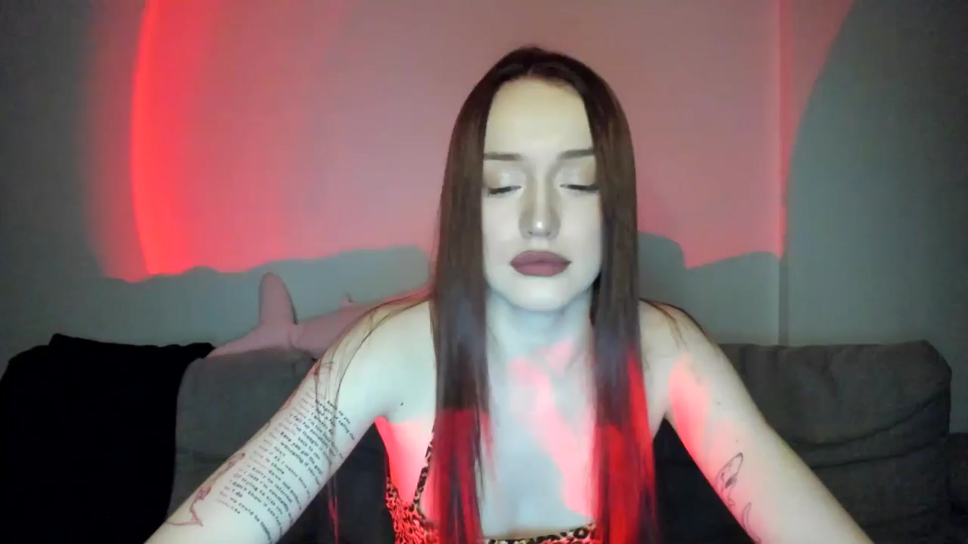 Gallery image thumbnail from IsabellRrose's myfreecams stream on, 04/07/2025, 17:28 image 12 of 20